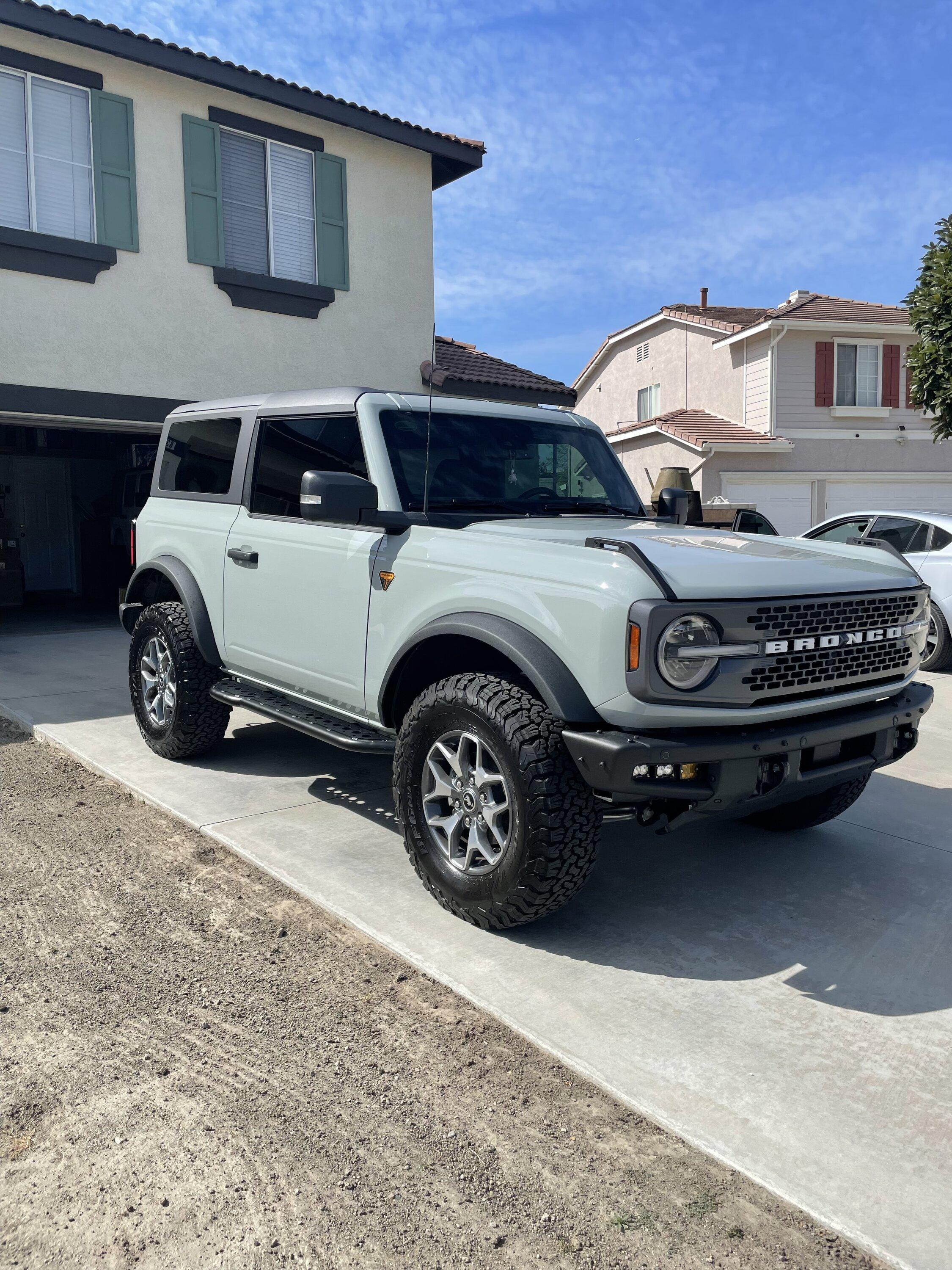 Ford Bronco ZROADZ  2 Door Rock Rail Side Steps IMG_3301