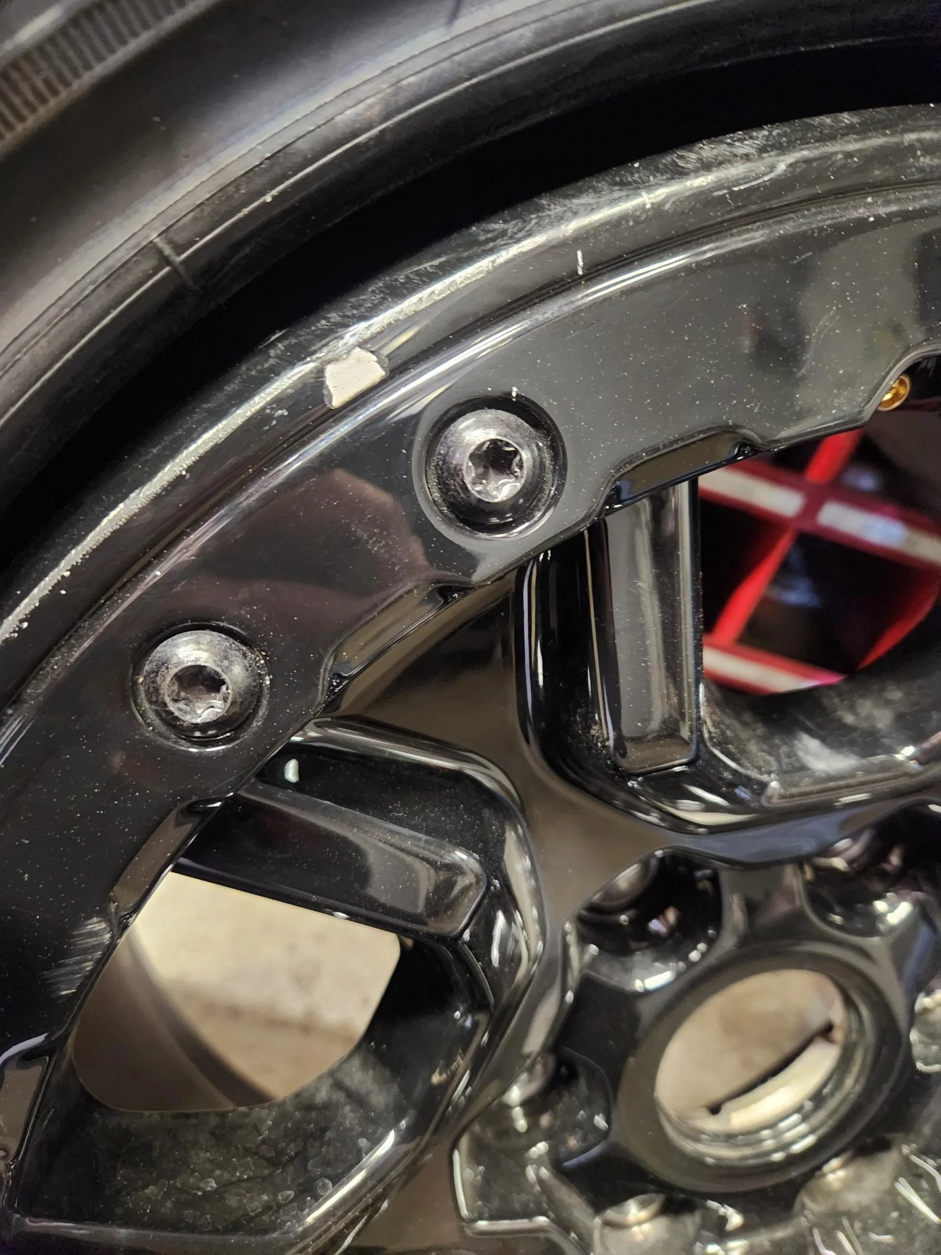 Ford Bronco Beadlock Ring Chipping with New Tires Attachment
