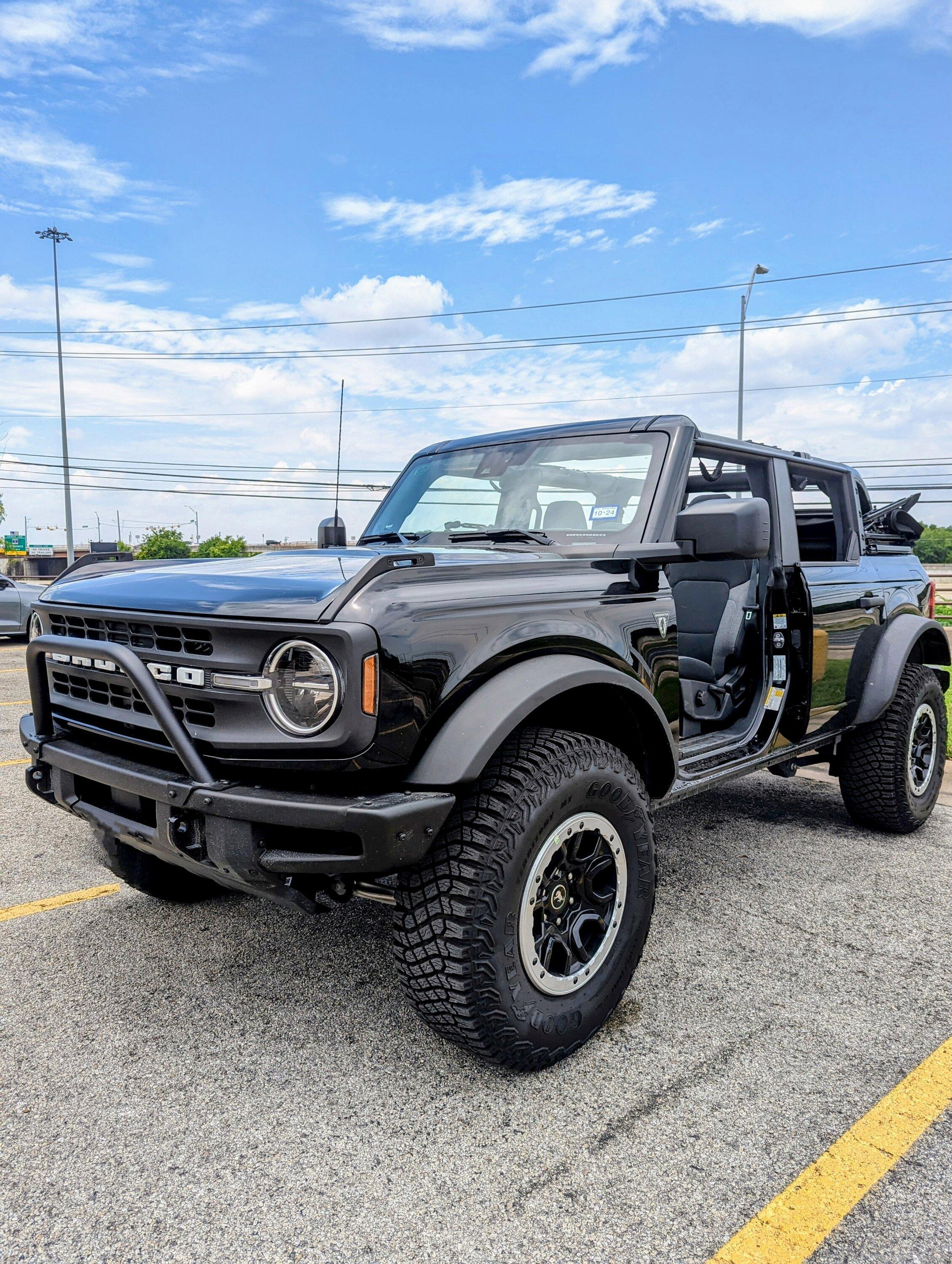 Ford Bronco SHADOW BLACK Bronco Club Half Naked