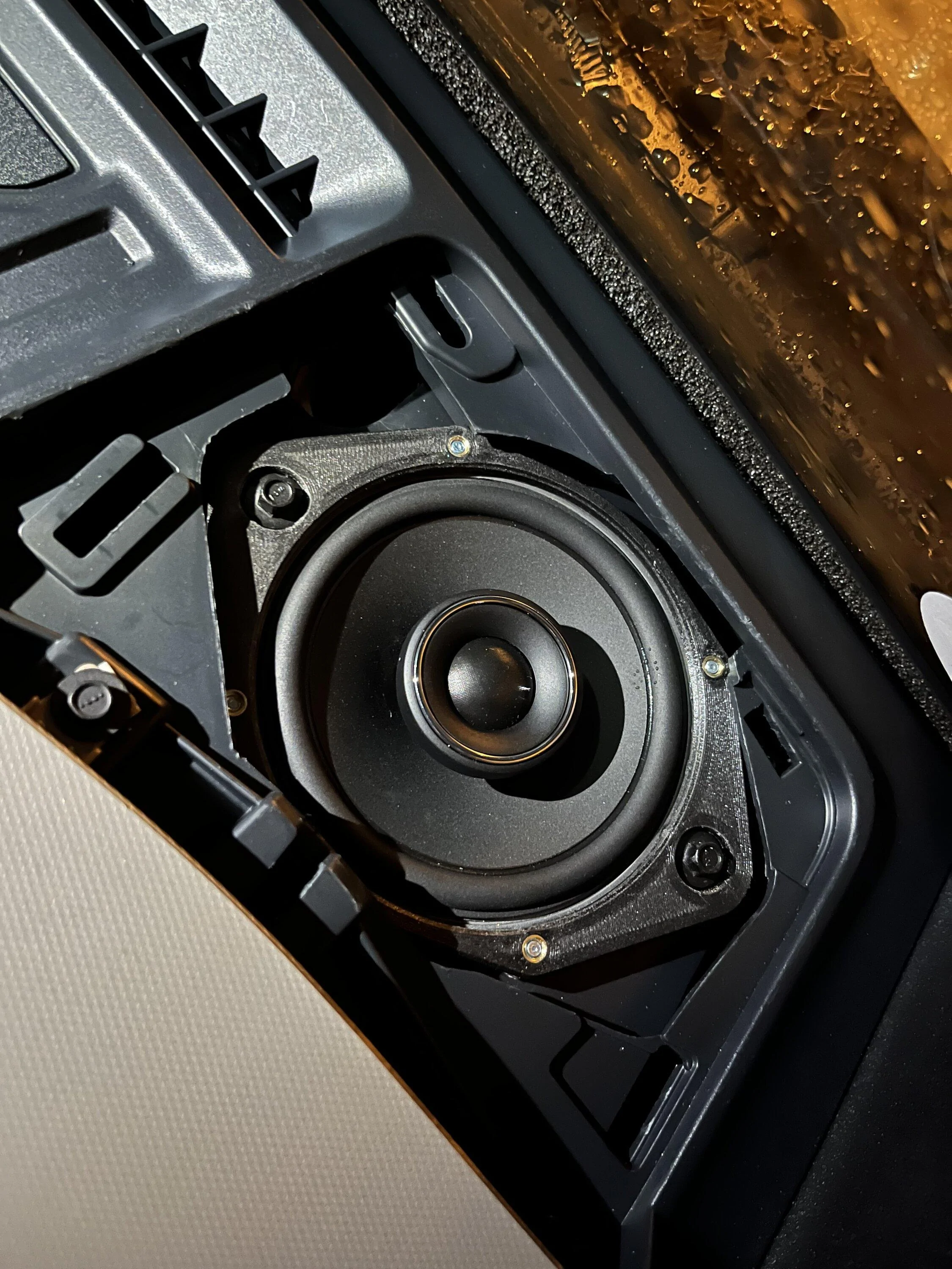 Ford Bronco 2023 Bronco 7-Speaker System Upgrade IMG_9841