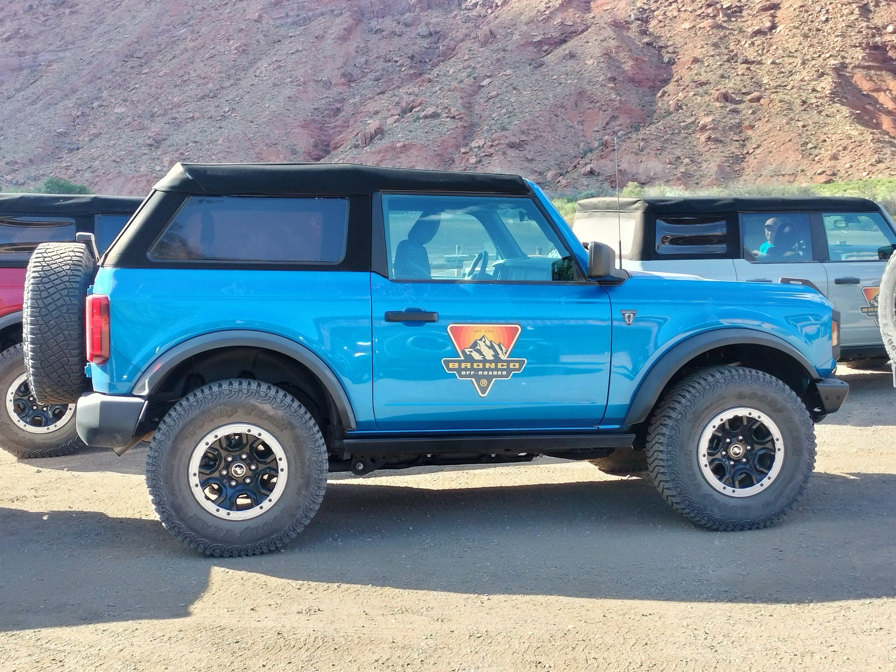 Ford Bronco 2 door compared to a 4 door IMG20230603173938