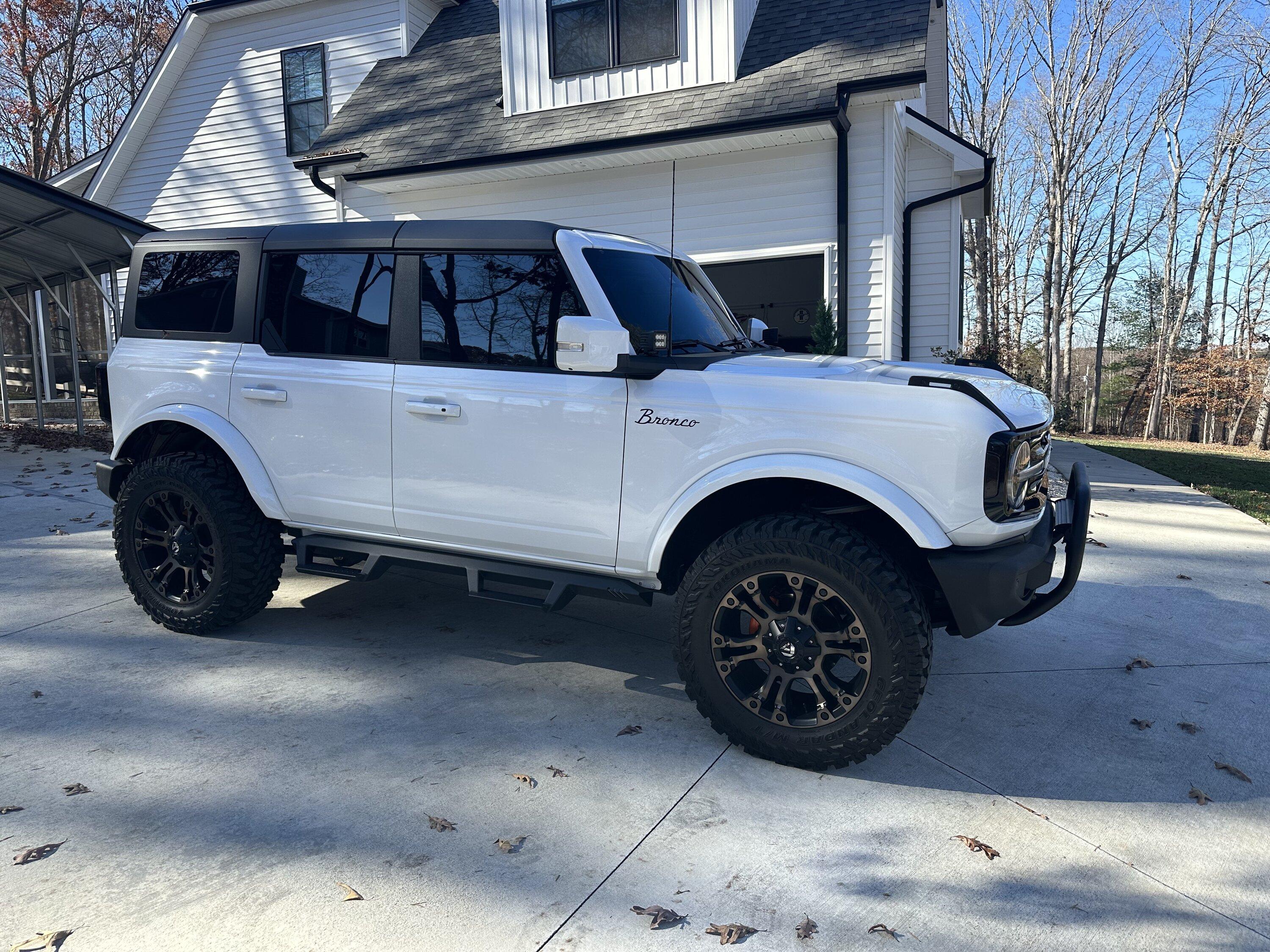 Ford Bronco Script Emblem Dilemma tempImagenbUaHZ