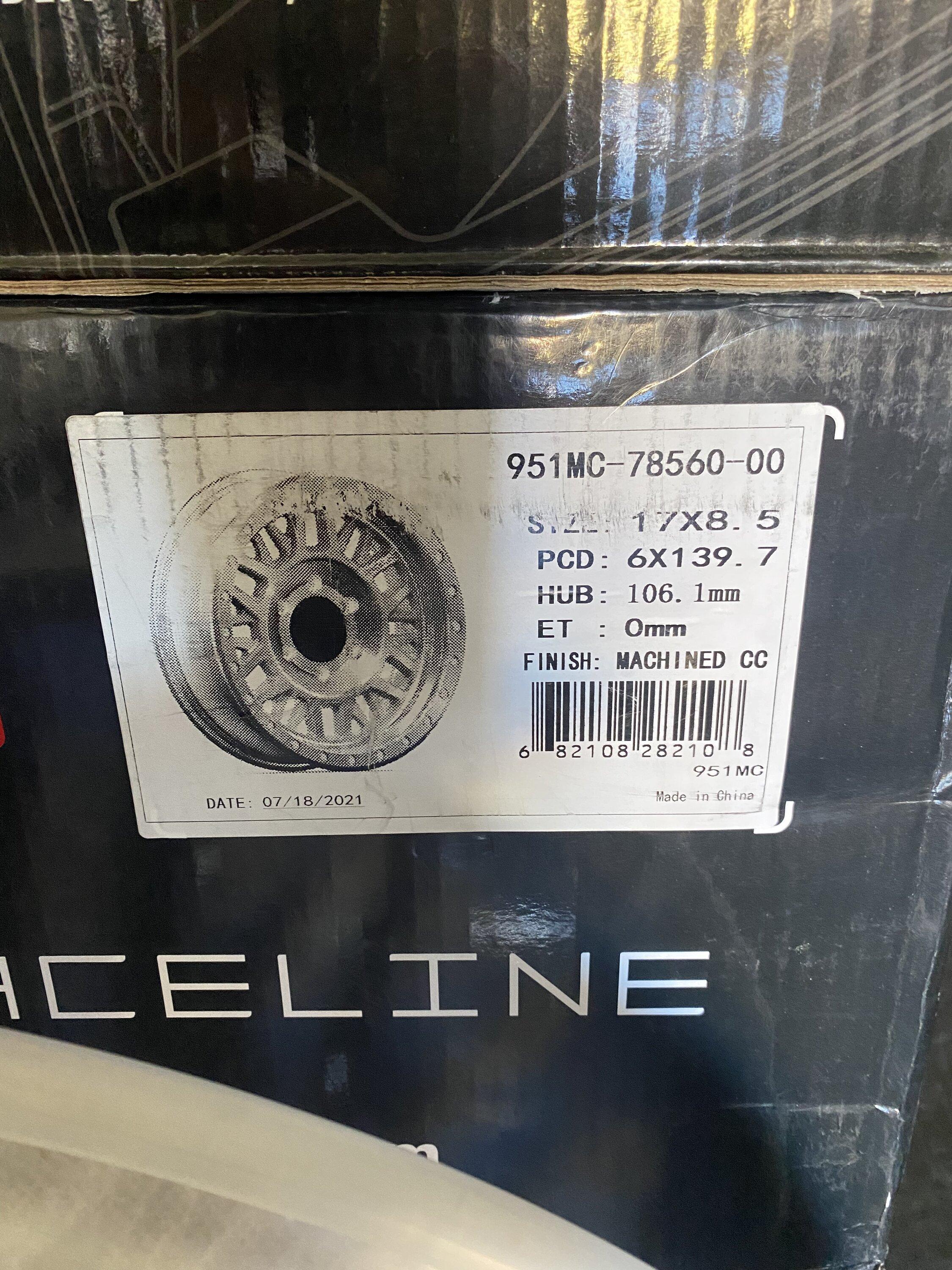 Ford Bronco Wheels, Shocks, Fenders, Steps package F580073F-F27A-4675-8F66-CF3C326F6EC2