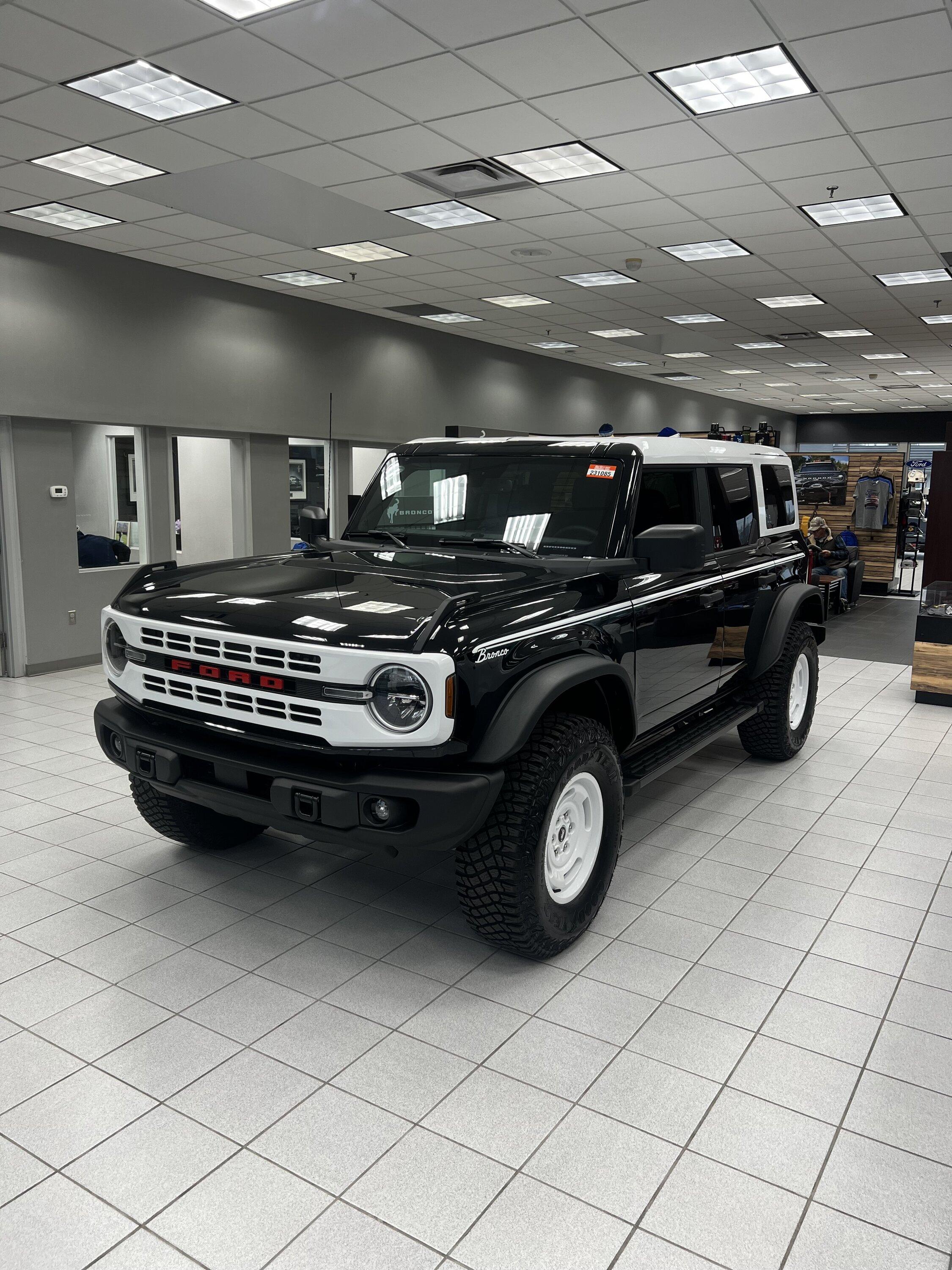 Ford Bronco HERITAGE EDITION Bronco Club IMG_4381