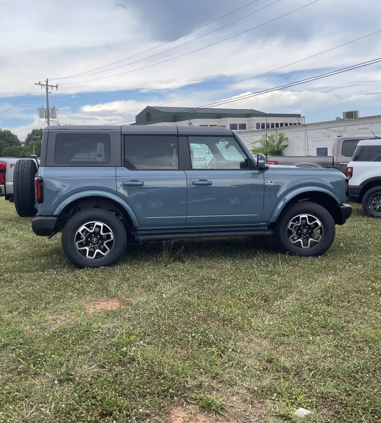 Ford Bronco SAS wheels and tires on non-SAS Outer Banks IMG_0253