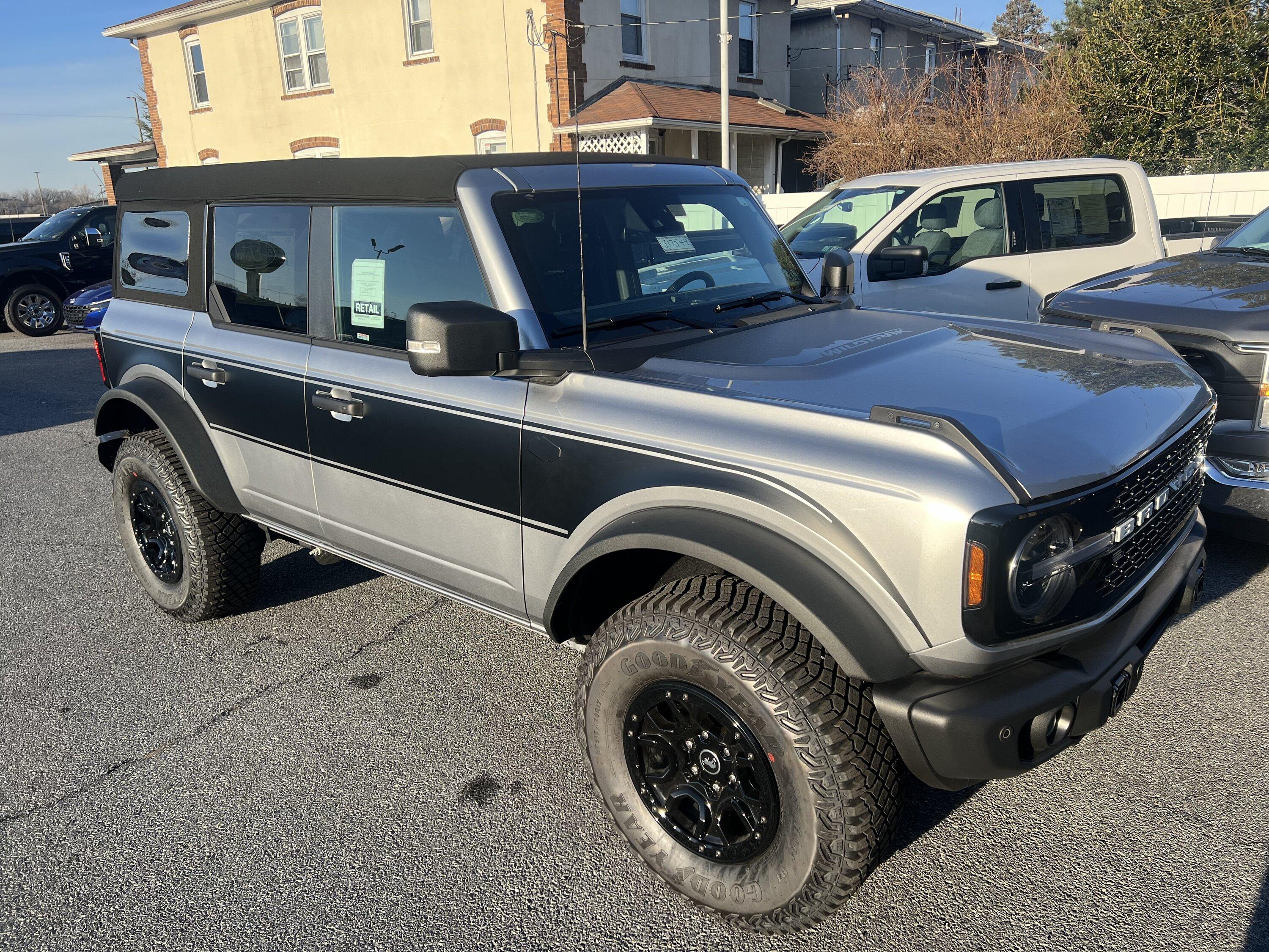 Ford Bronco New Superwide Side Stripes! IMG_3335