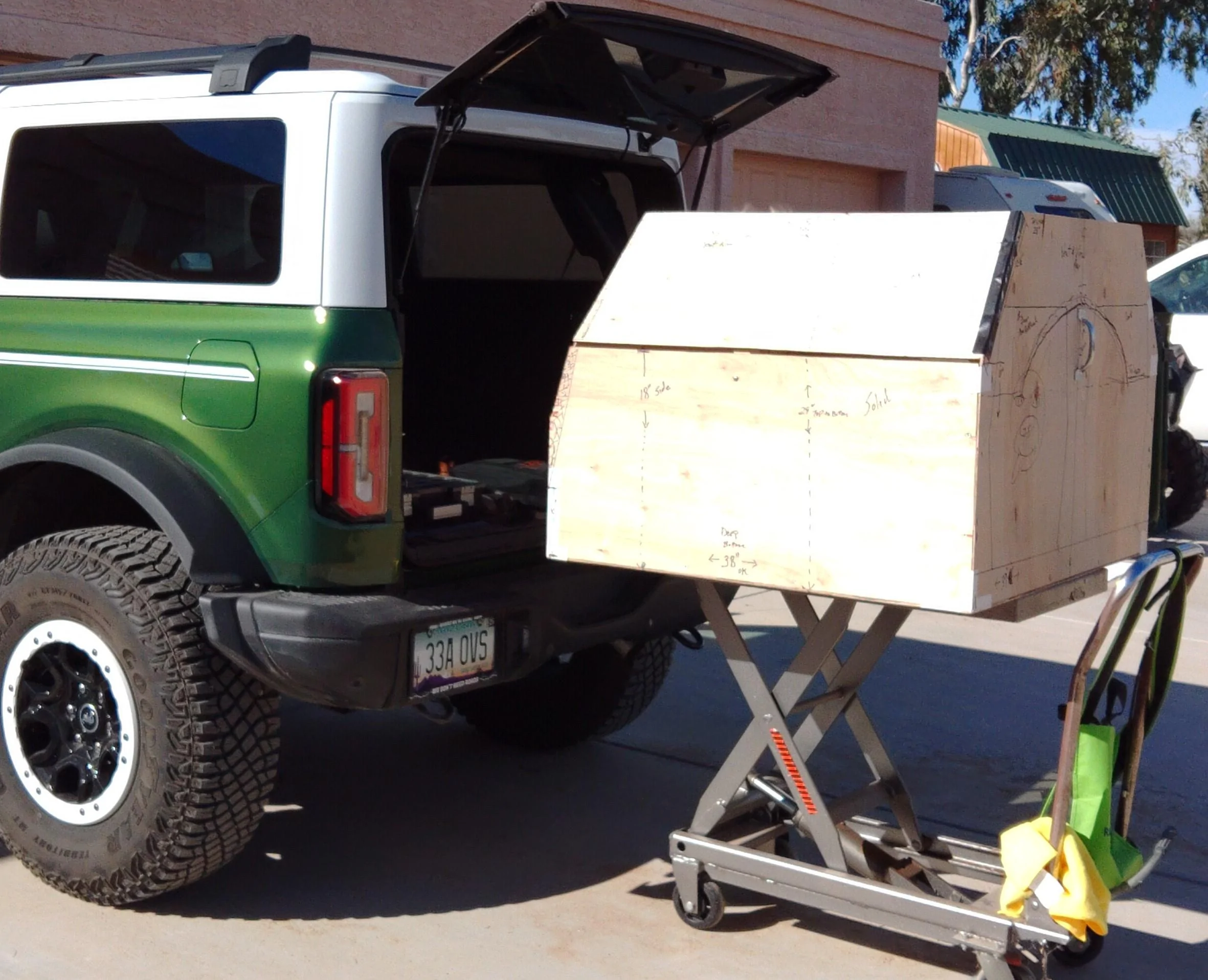Ford Bronco Kennel Size KIMG0117_01_BURST1000117_COVER