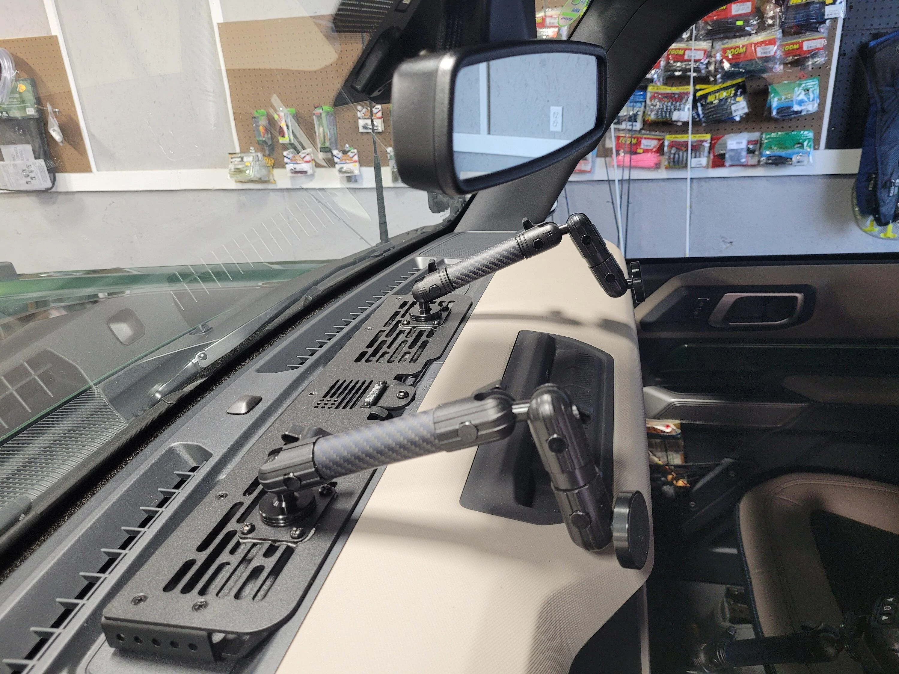 Ford Bronco Best Dash Rail Mount? 1000007544