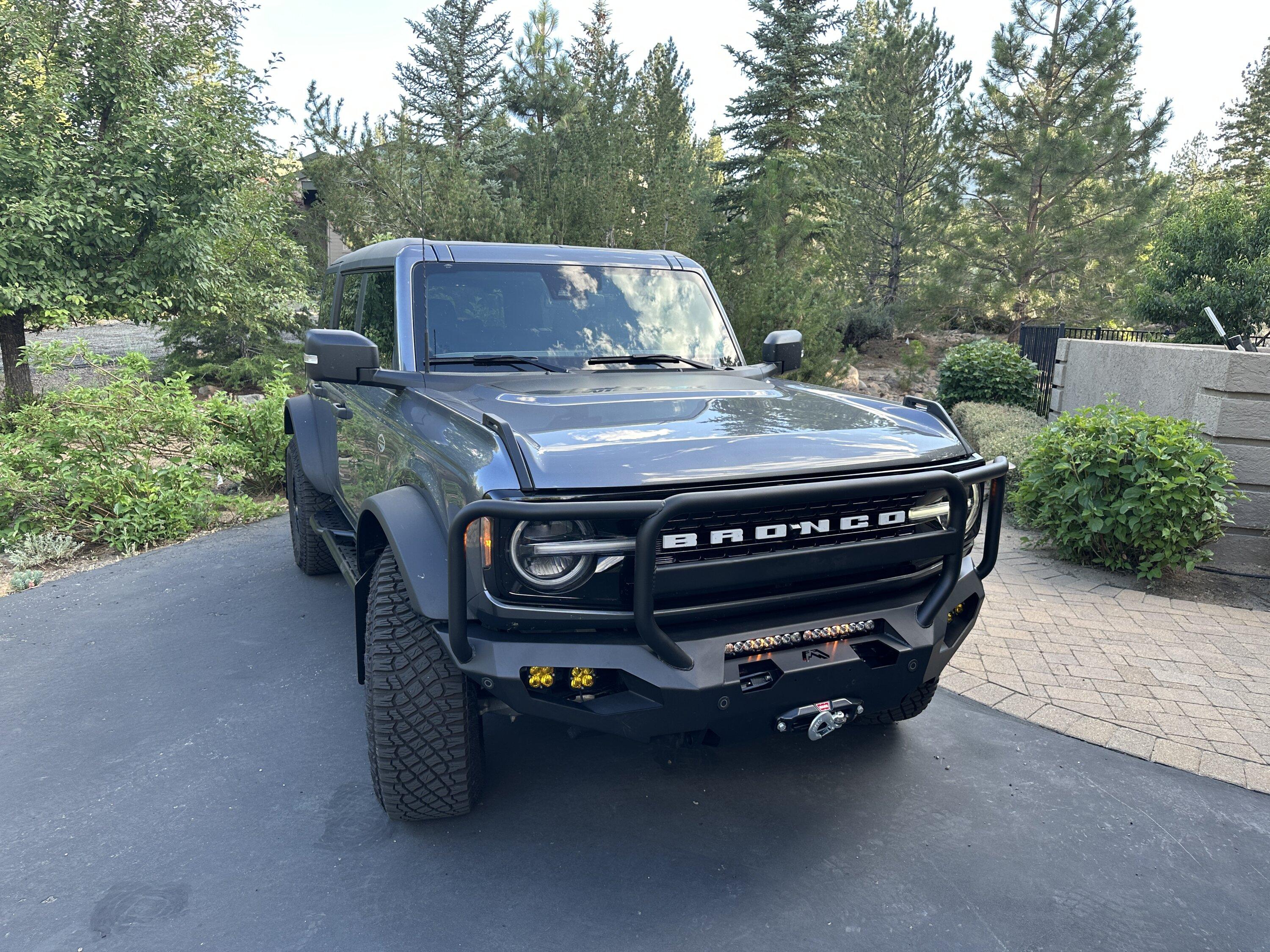 Ford Bronco CARBONIZED GRAY Bronco Club IMG_0997