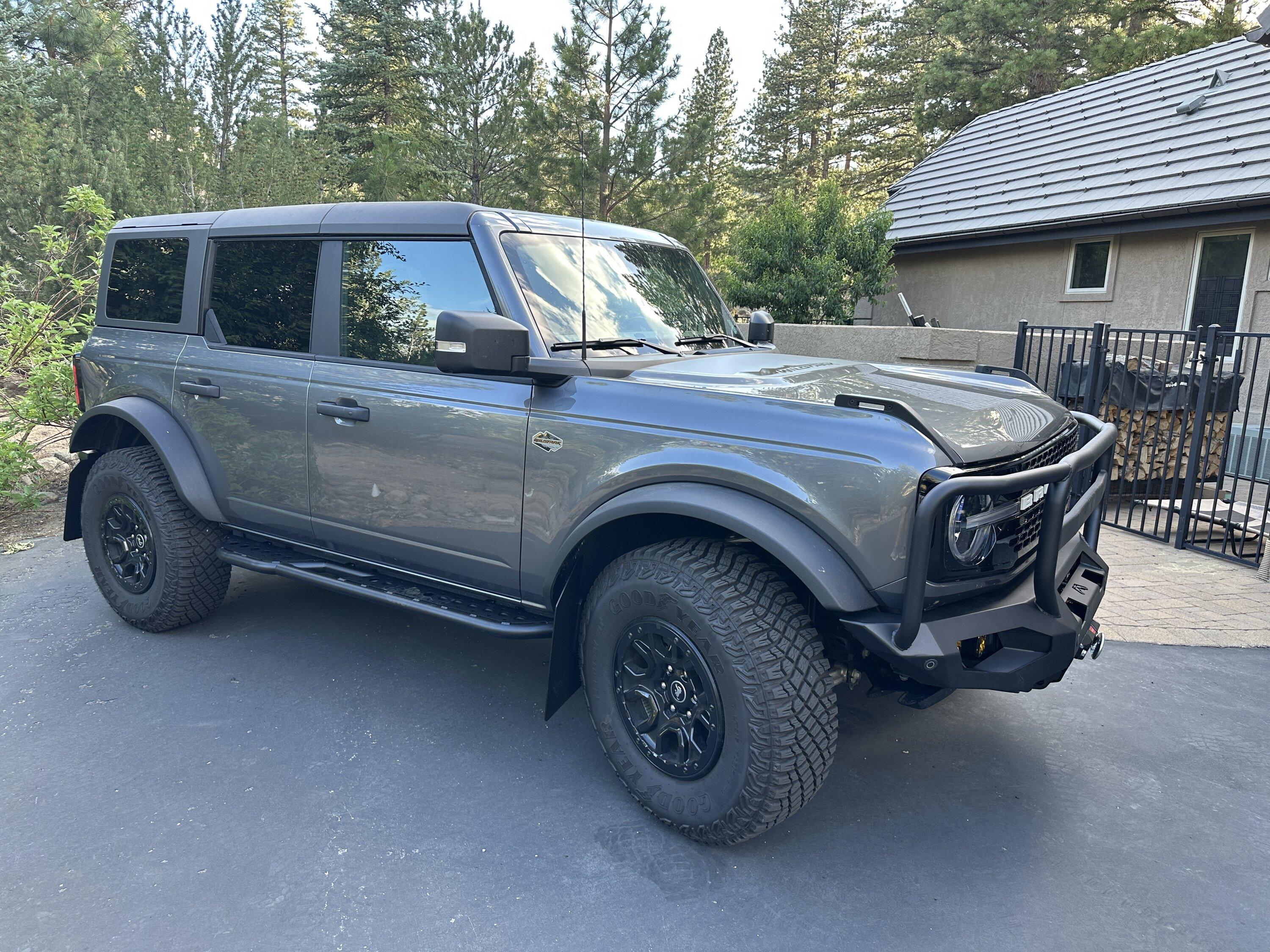 Ford Bronco CARBONIZED GRAY Bronco Club IMG_1009