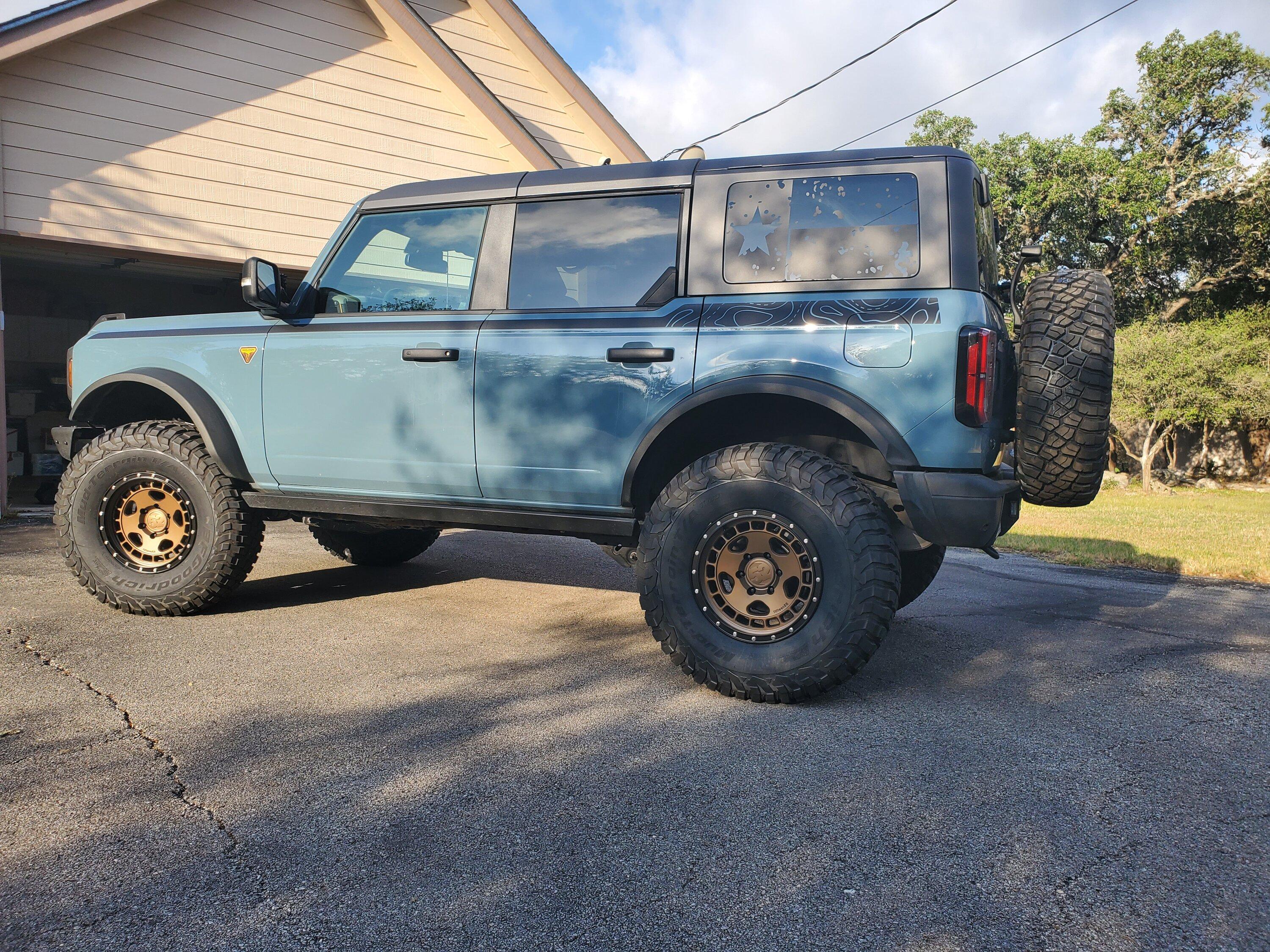 Ford Bronco Throwback Thursday!!! Let's see those trade-ins vs what you have now photos!!! 20220702_081029