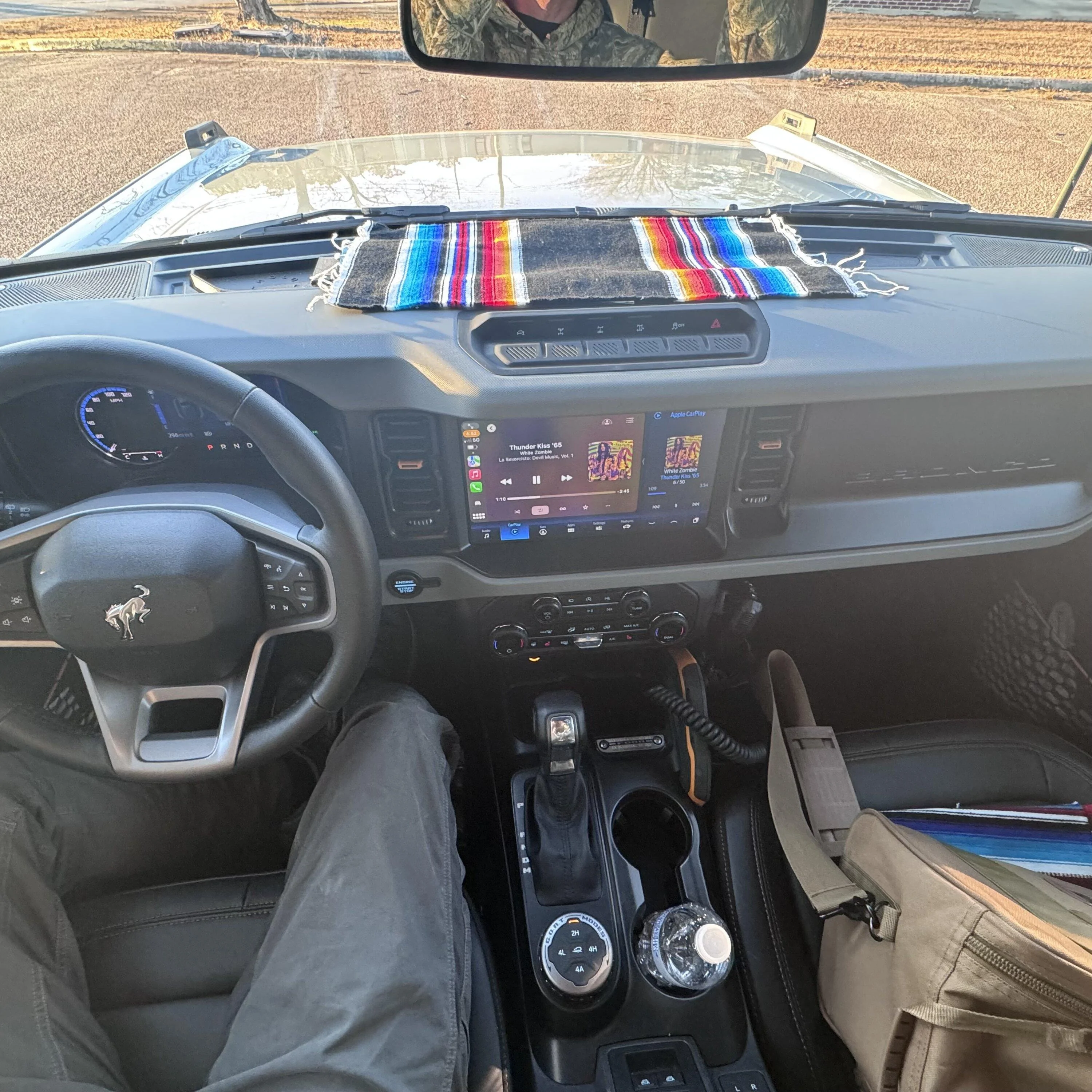 Ford Bronco Mexican blanket interior / dash IMG_2585