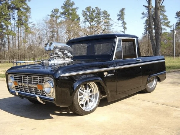 Ford Bronco Chip Foose does a first Gen Bronco 1588907611943