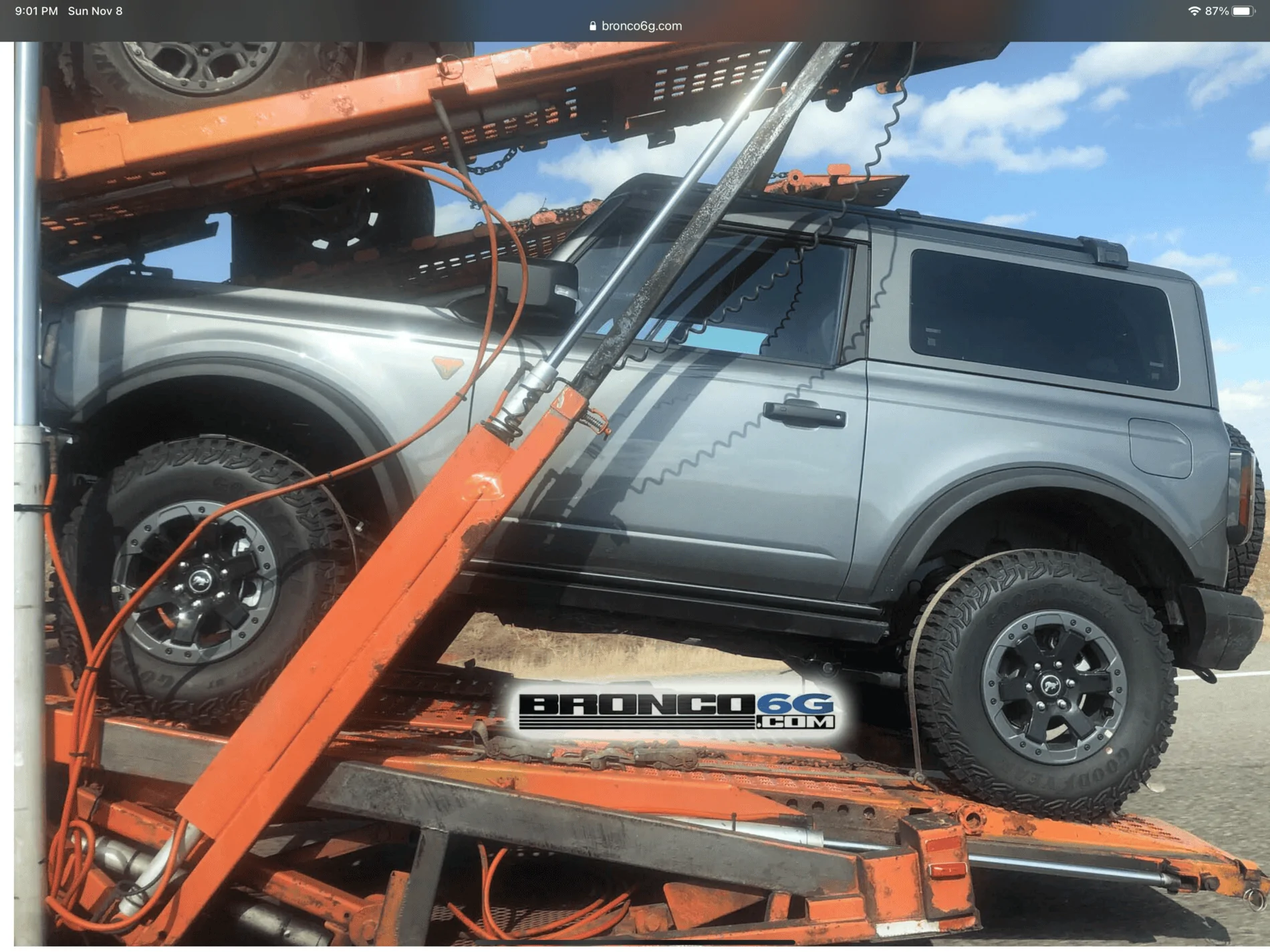 Ford Bronco Carbonized Gray 2-Door Badlands 903D4D3C-C813-4E62-8AD3-0200254D29BA