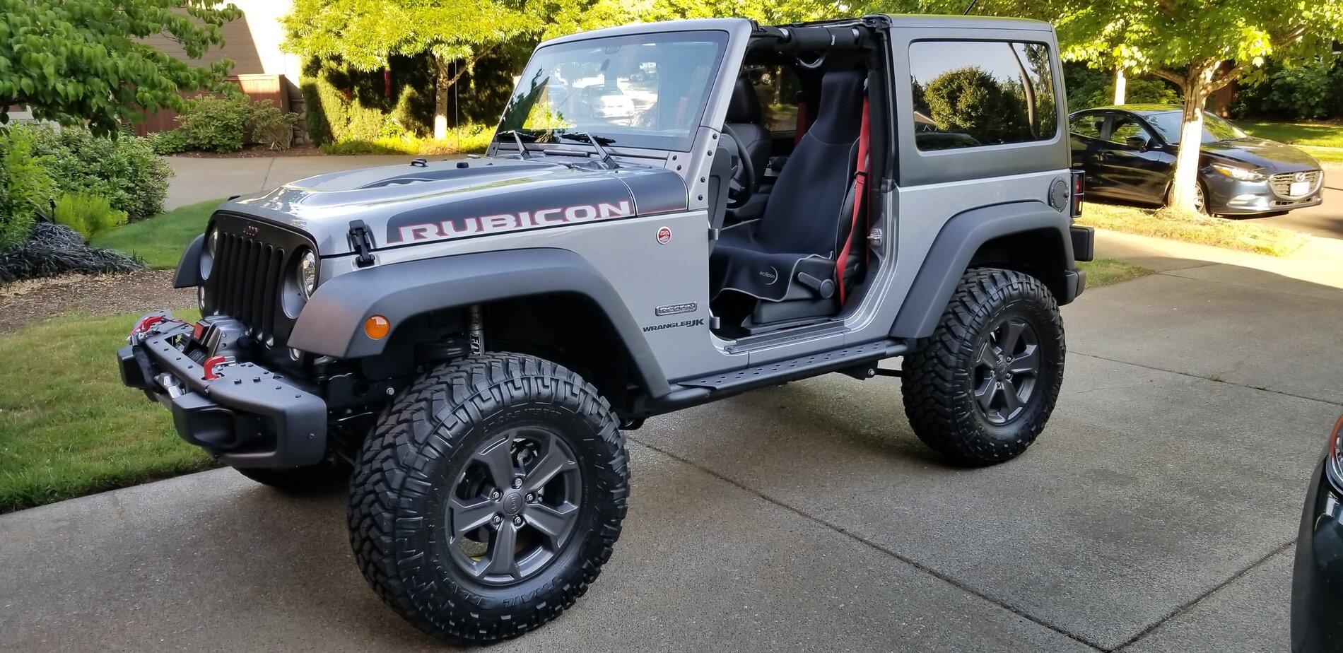Ford Bronco Carbonized Gray 2-Door Badlands 20180602_190344