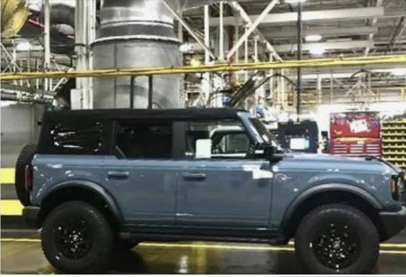 Ford Bronco Can't Decide On A Color D5BCA7A5-052A-4BE9-9BB8-6A06C10E2569
