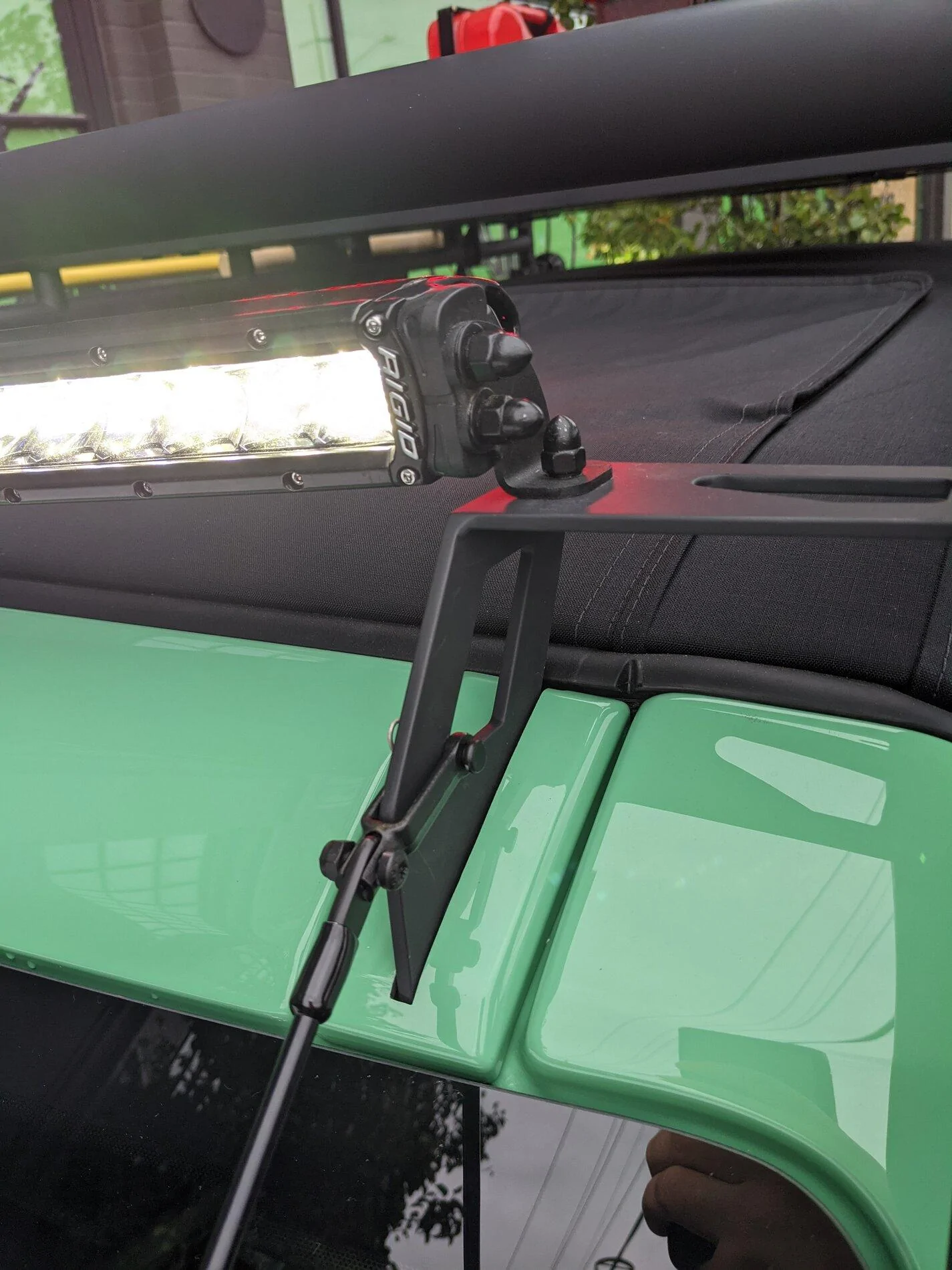 Ford Bronco How does the lightbar attach? build and price bug? 1604965149767