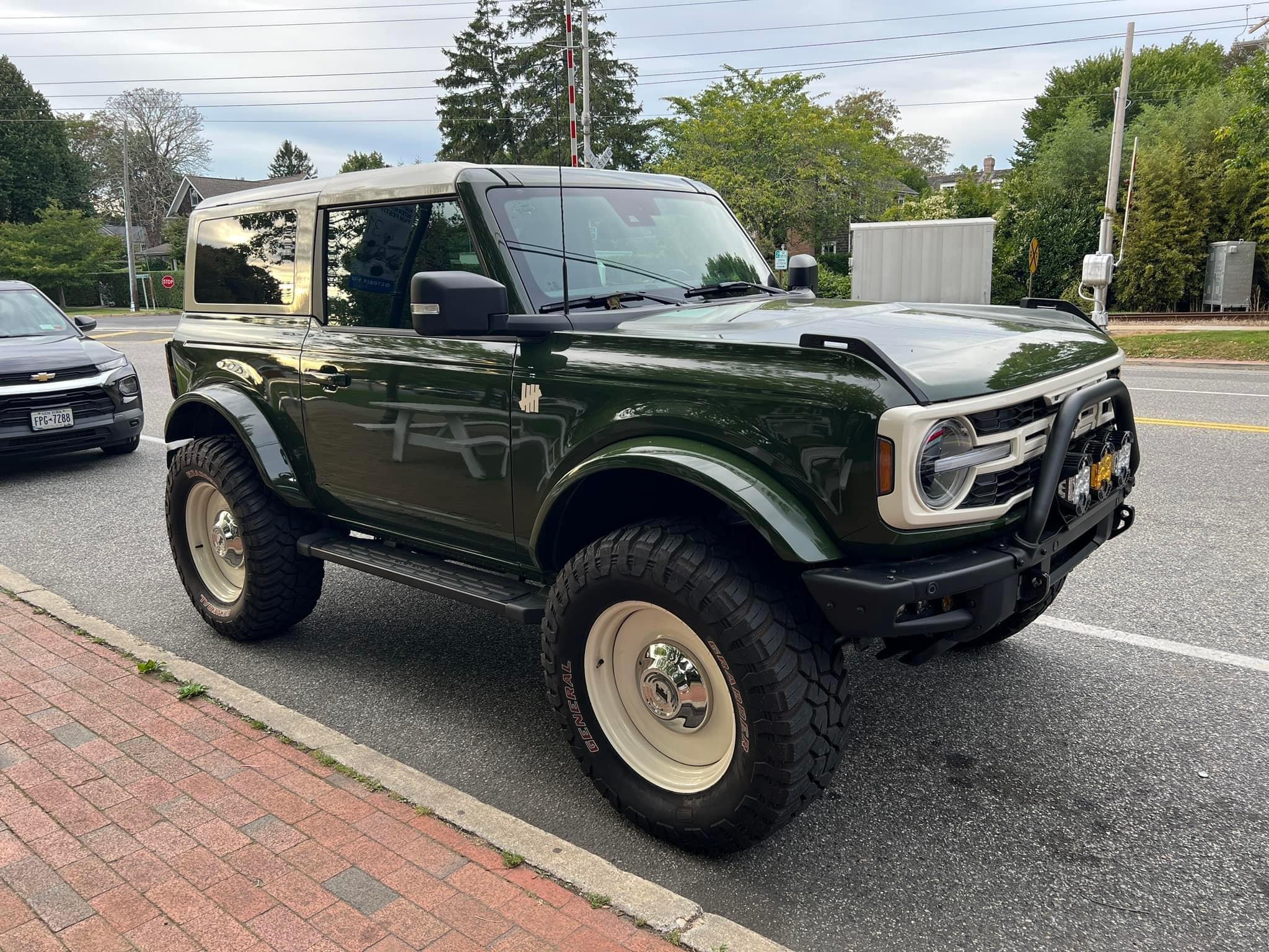 Ford Bronco Tan/beige hard top? IMG_8487
