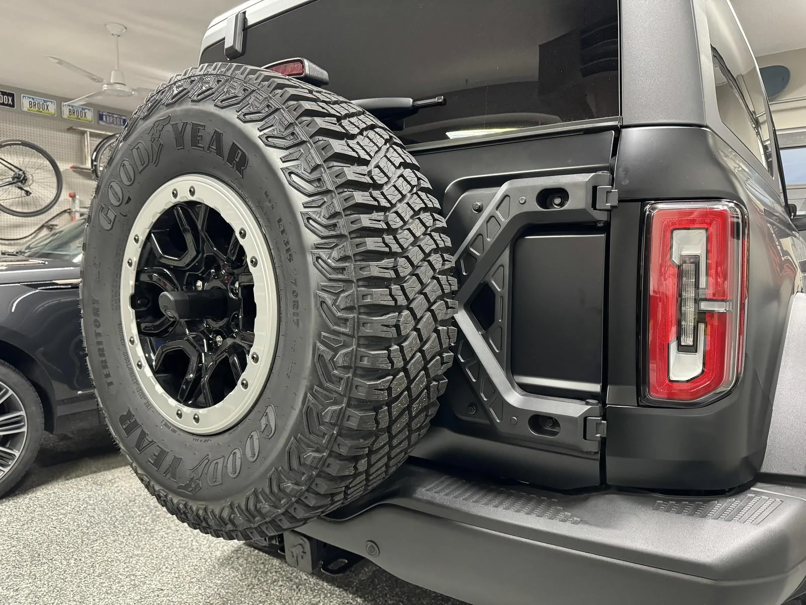 Ford Bronco BROOX's 2DR Shadow Black Squatchy Boy iag-7