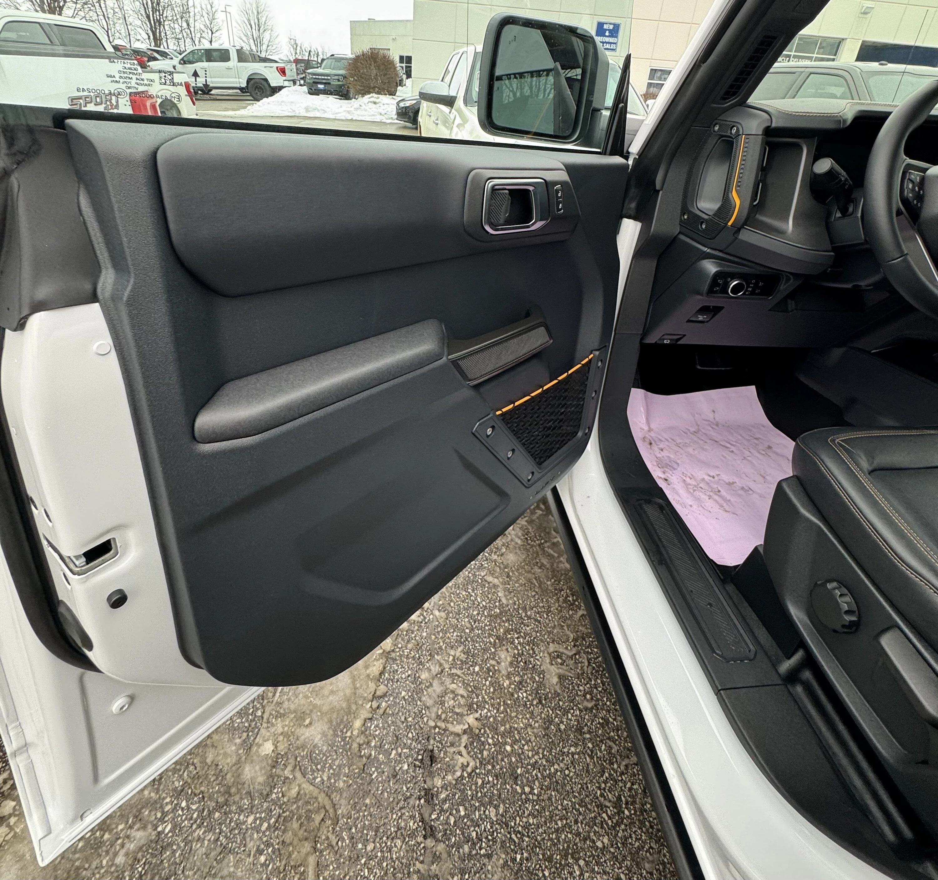 Ford Bronco Any photos of 2024 Bronco (especially upgraded interior materials)? IMG_1203