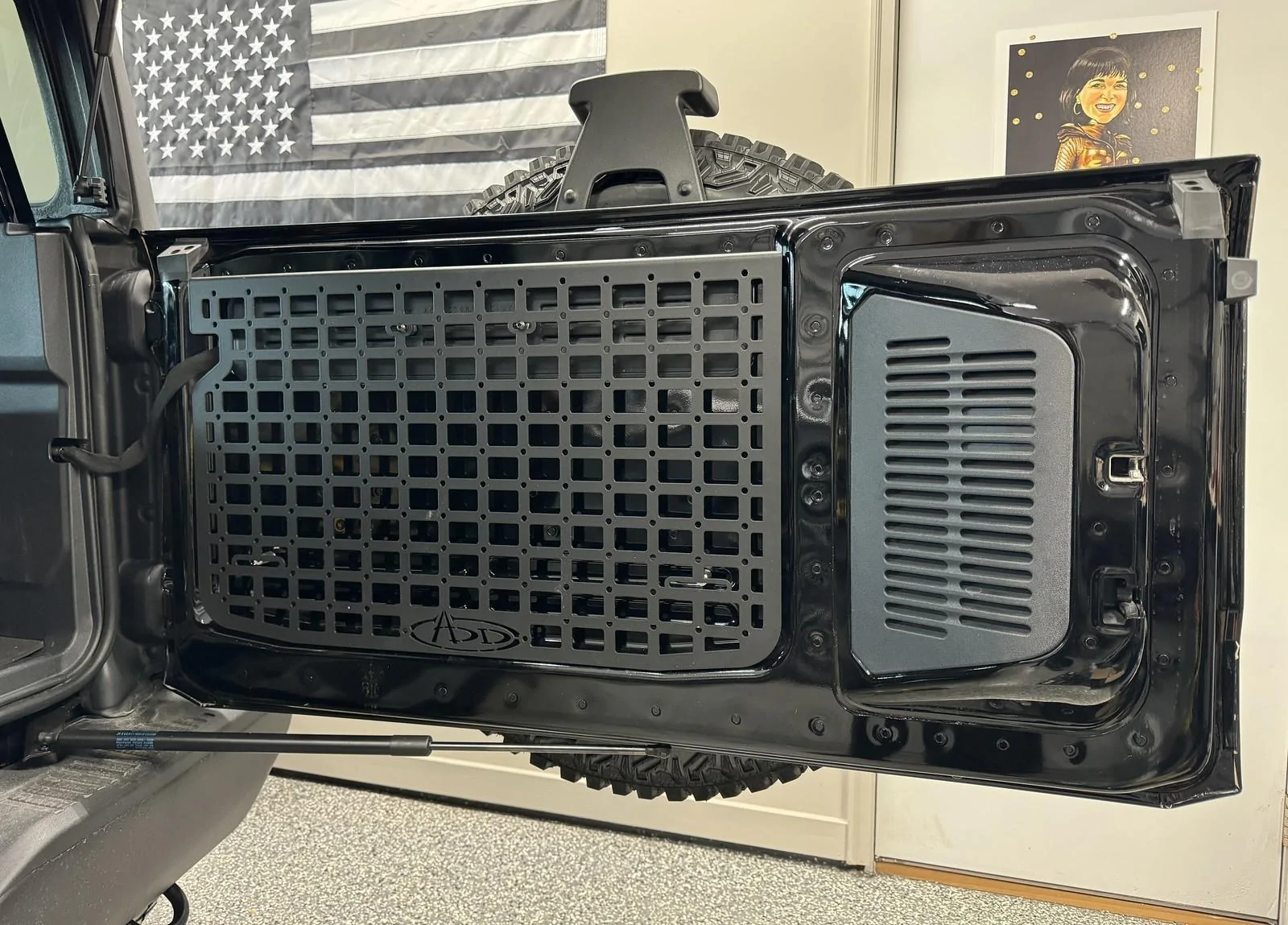 Ford Bronco BROOX's 2DR Shadow Black Squatchy Boy molle-2