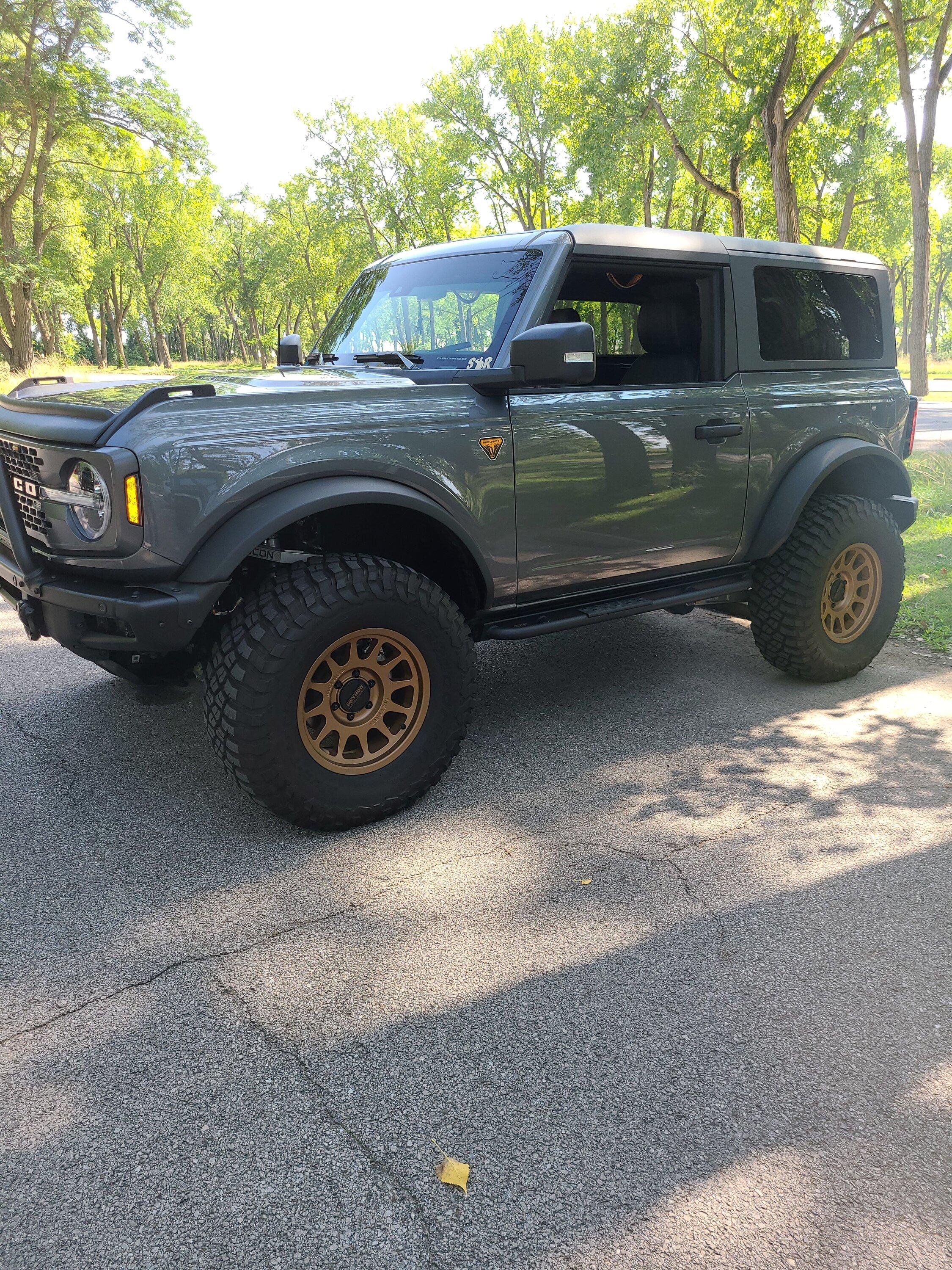 Ford Bronco CARBONIZED GRAY Bronco Club 20230827_153845