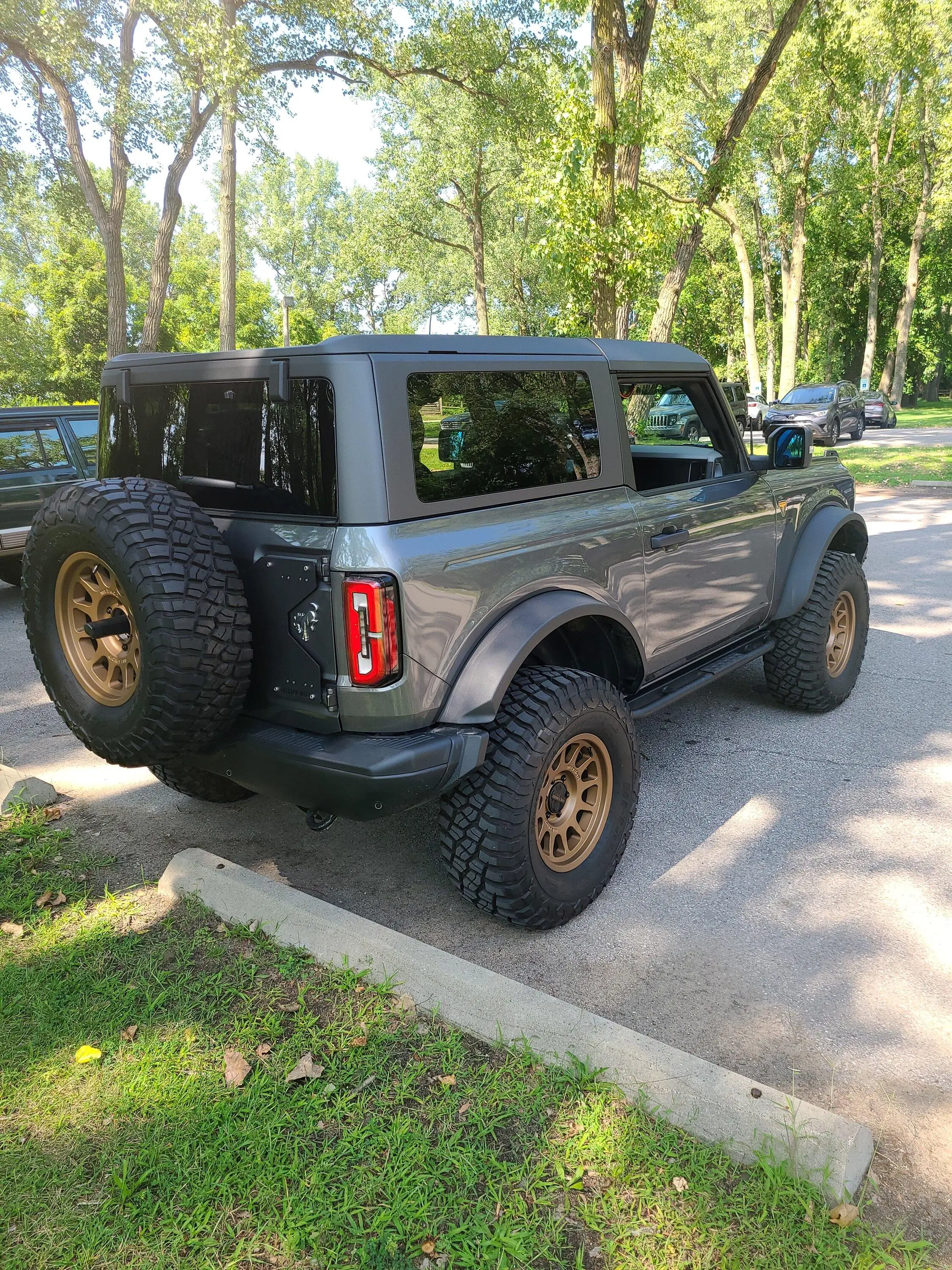 Ford Bronco CARBONIZED GRAY Bronco Club 20230827_153642