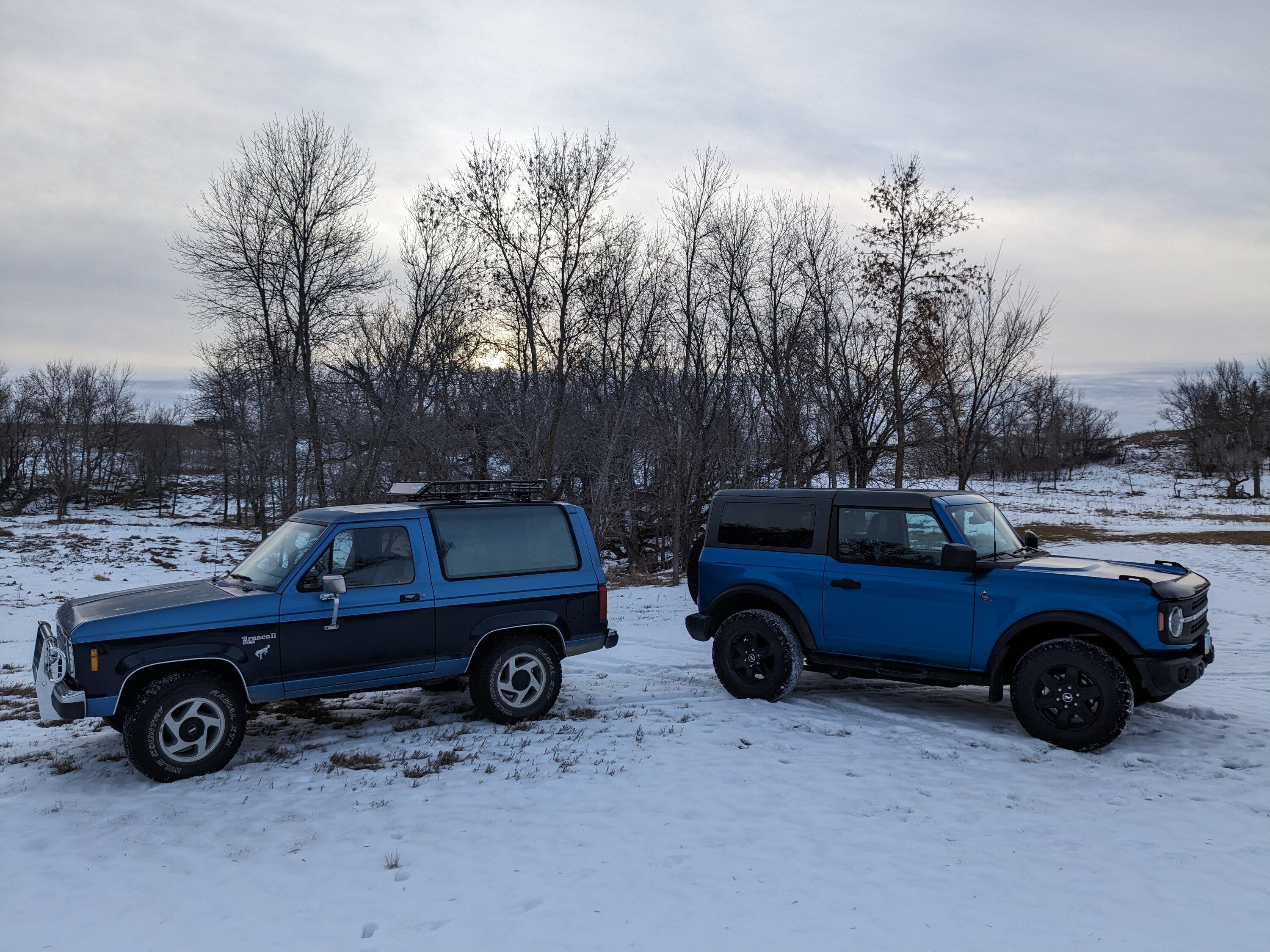 Ford Bronco Bronco 6th gen vs Bronco II PXL_20231225_152054906