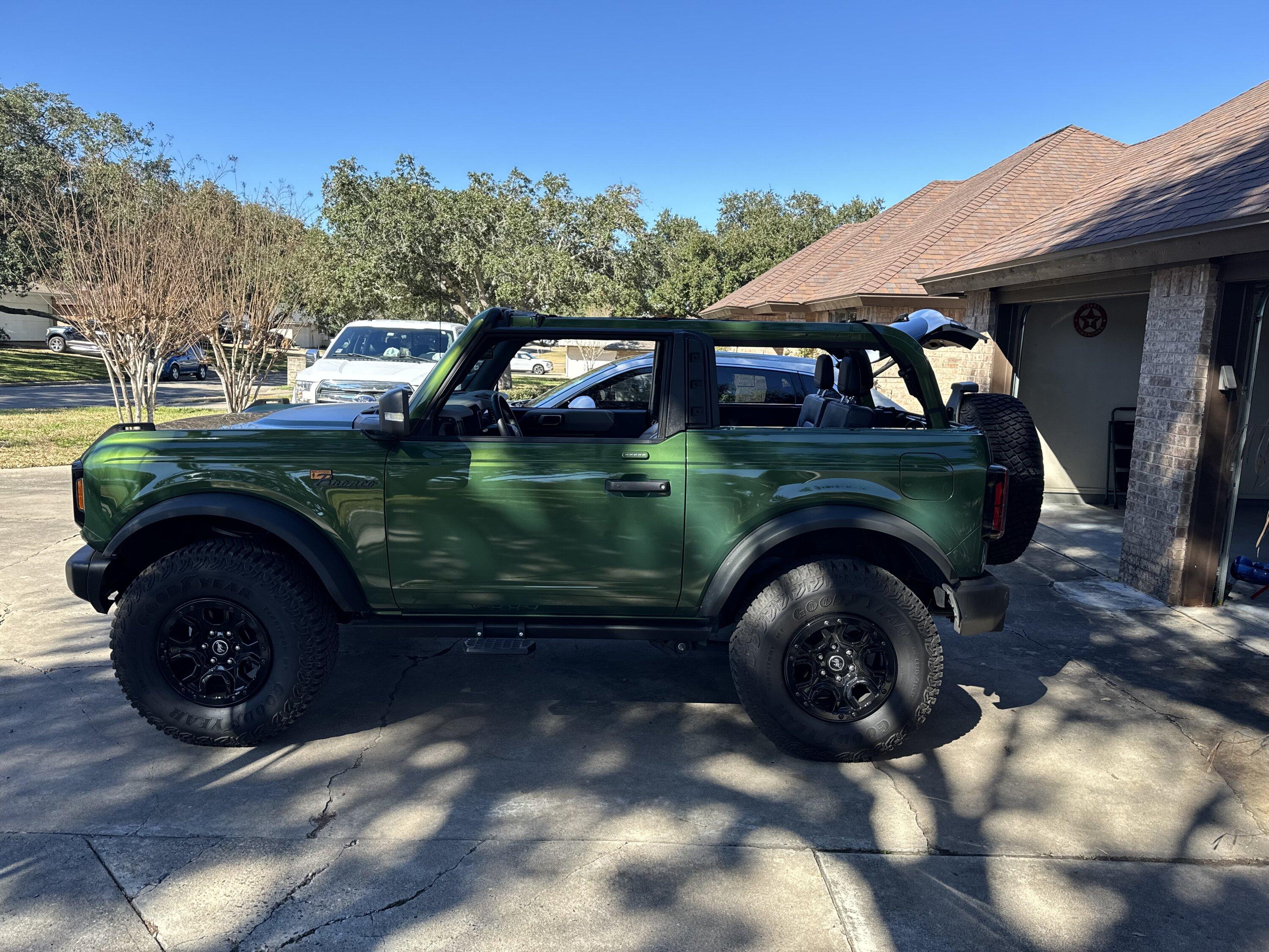 Ford Bronco 2Dr or 4?  New Member IMG_4712