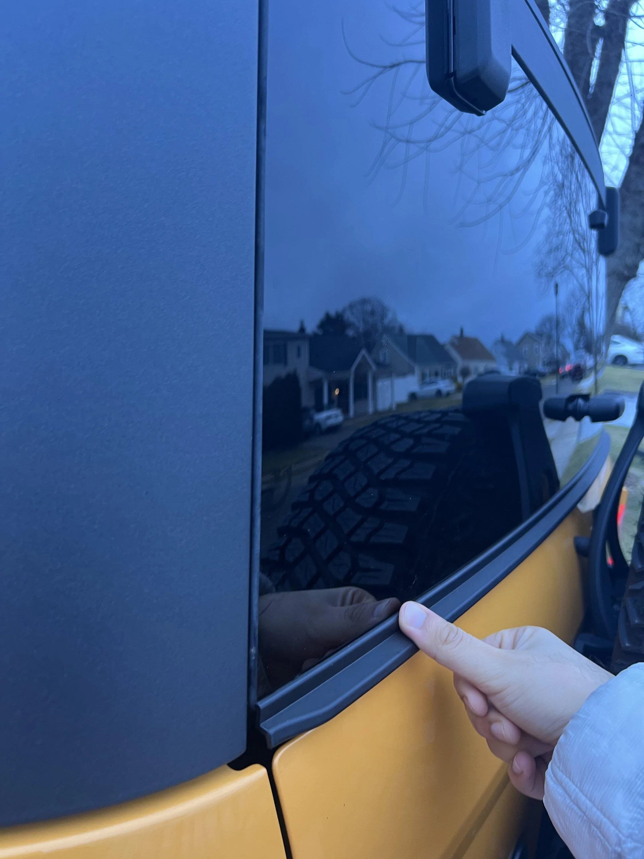 Ford Bronco Bronco hardtop back window issue after replacement IMG_3809