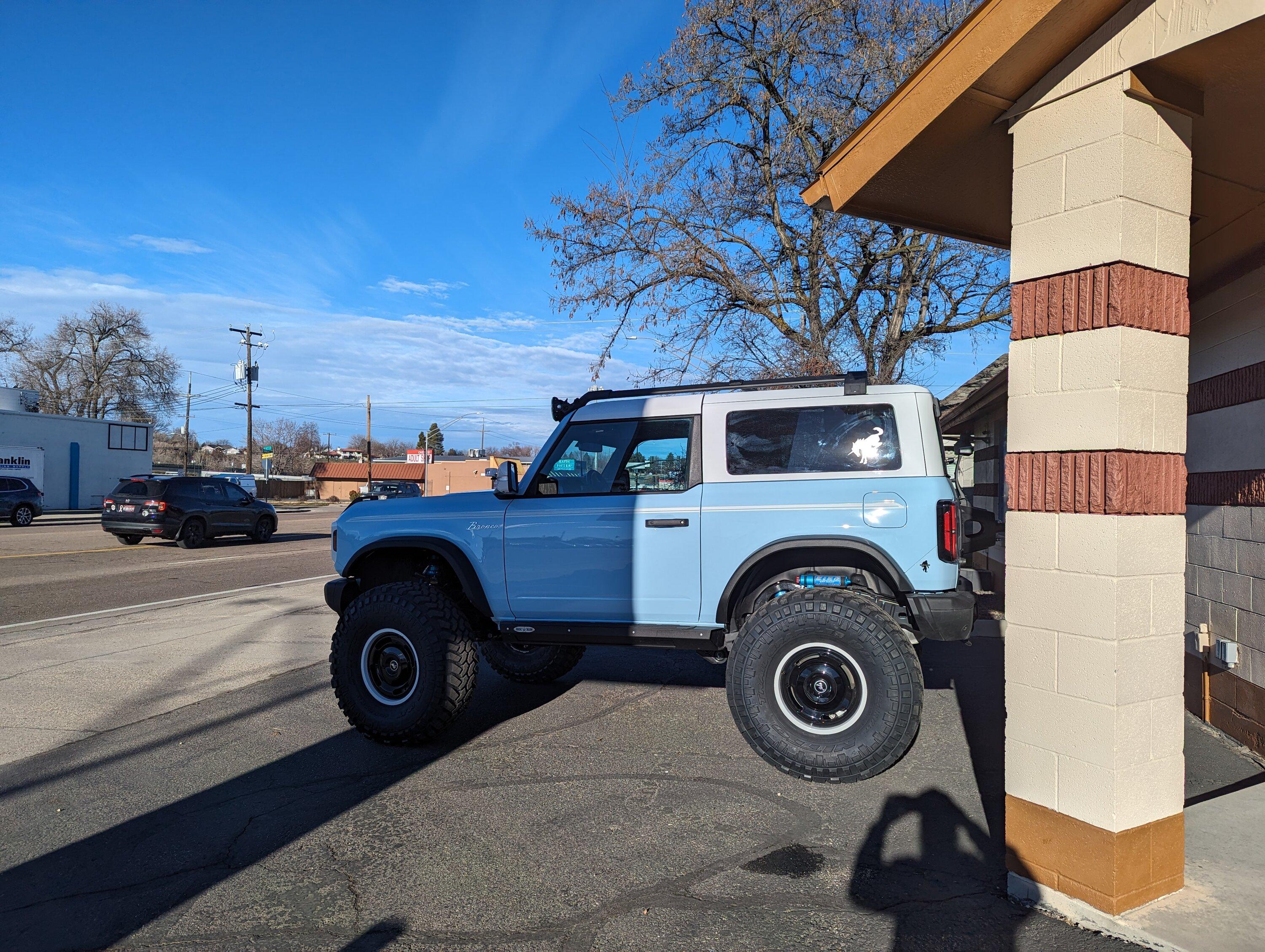Ford Bronco HERITAGE EDITION Bronco Club Side shot