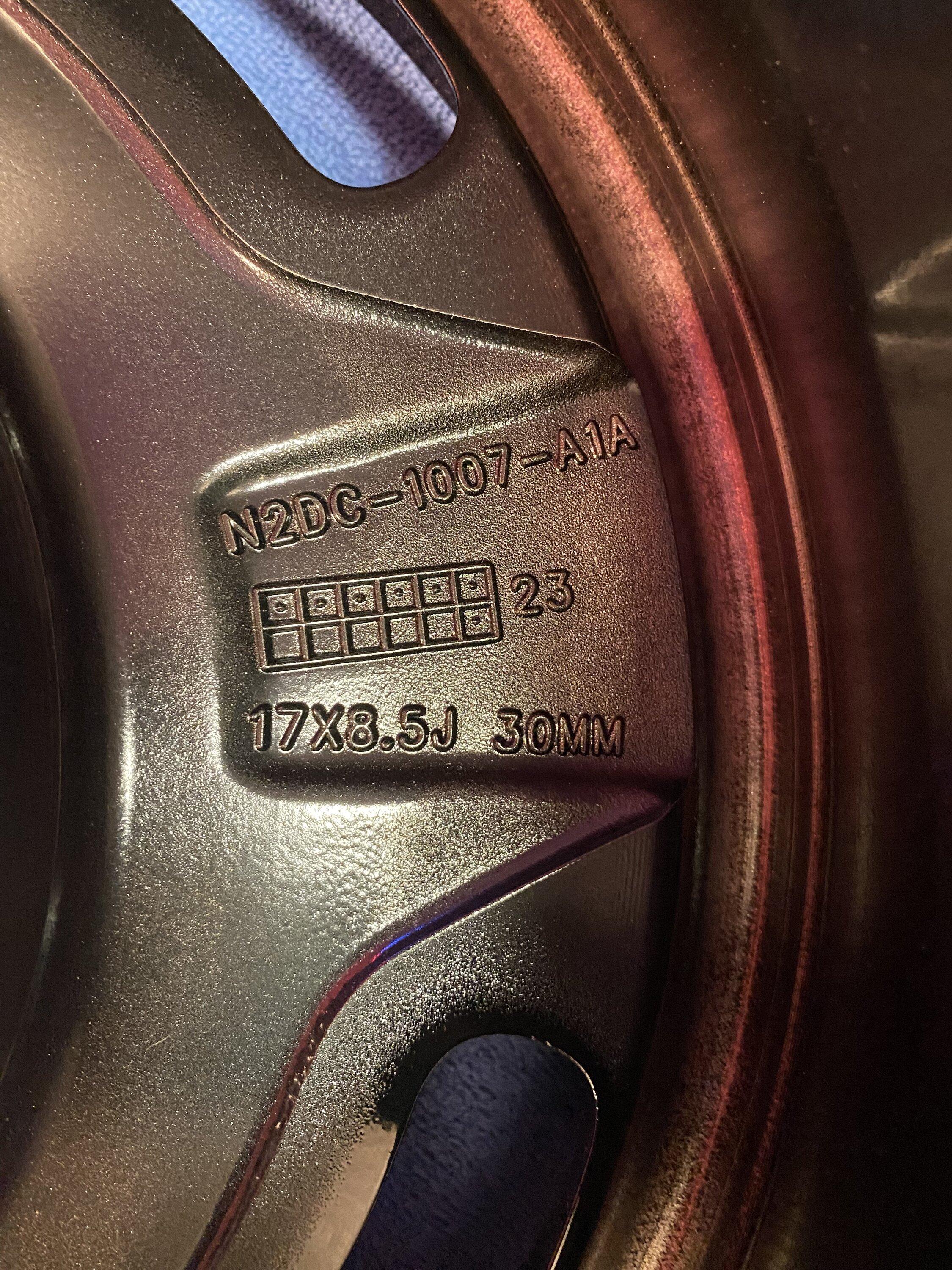 Ford Bronco Heritage Edition Wheels Weight (lbs) and Specs (offset, width, bolt / lug pattern / hub bore) IMG_3853