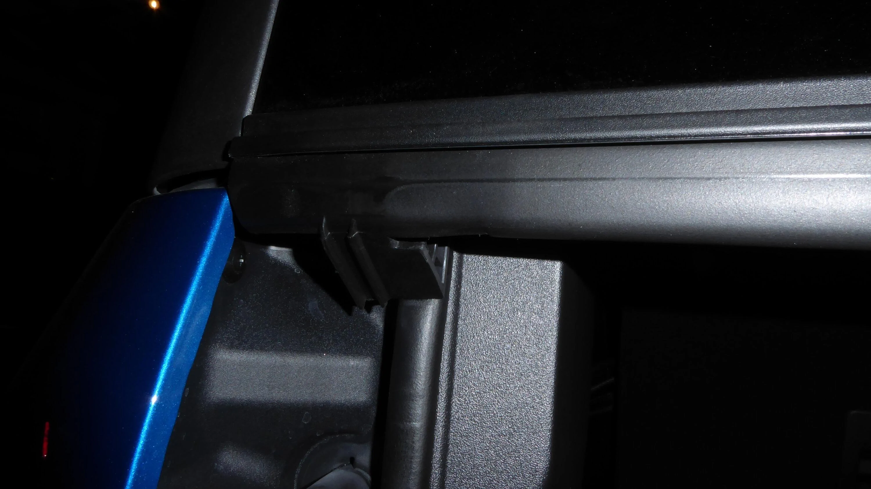 Ford Bronco Bronco hardtop back window issue after replacement P1030311