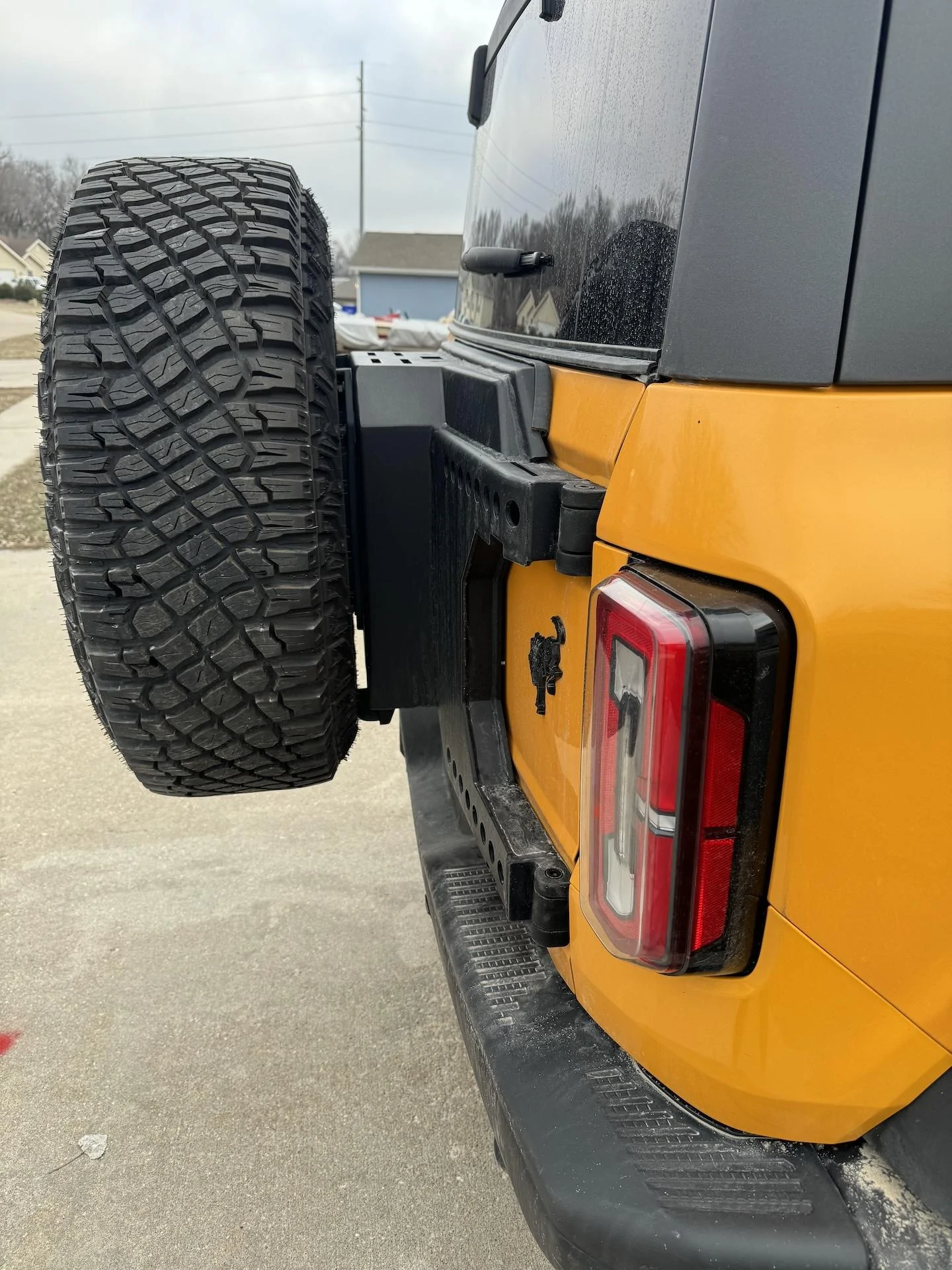 Ford Bronco Looking for Horizontal adjusting tire carrier uuid=E0B99E9C-7F6F-4460-AB22-CD5E1B92EEF0&library=1&type=1&mode=2&loc=true&cap=tru