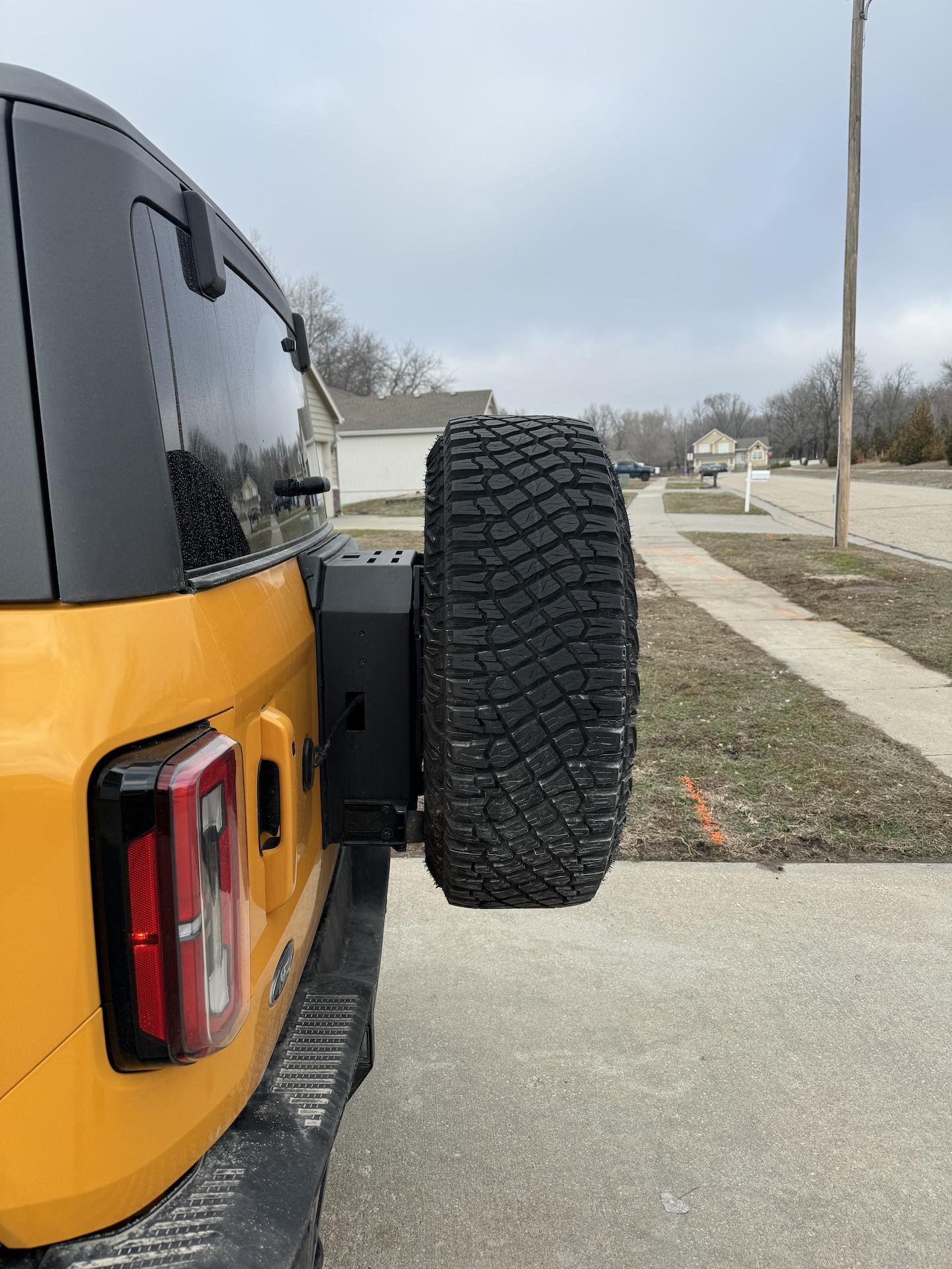 Ford Bronco Looking for Horizontal adjusting tire carrier uuid=4FB6BBA7-A8ED-4025-89BB-FA1FFB14E7DB&library=1&type=1&mode=2&loc=true&cap=tru