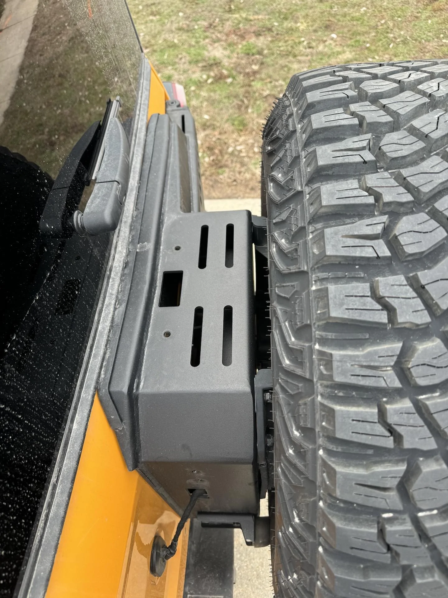 Ford Bronco Looking for Horizontal adjusting tire carrier uuid=DBD1D43C-7CA2-47D0-9537-B8DDD5617045&library=1&type=1&mode=2&loc=true&cap=tru