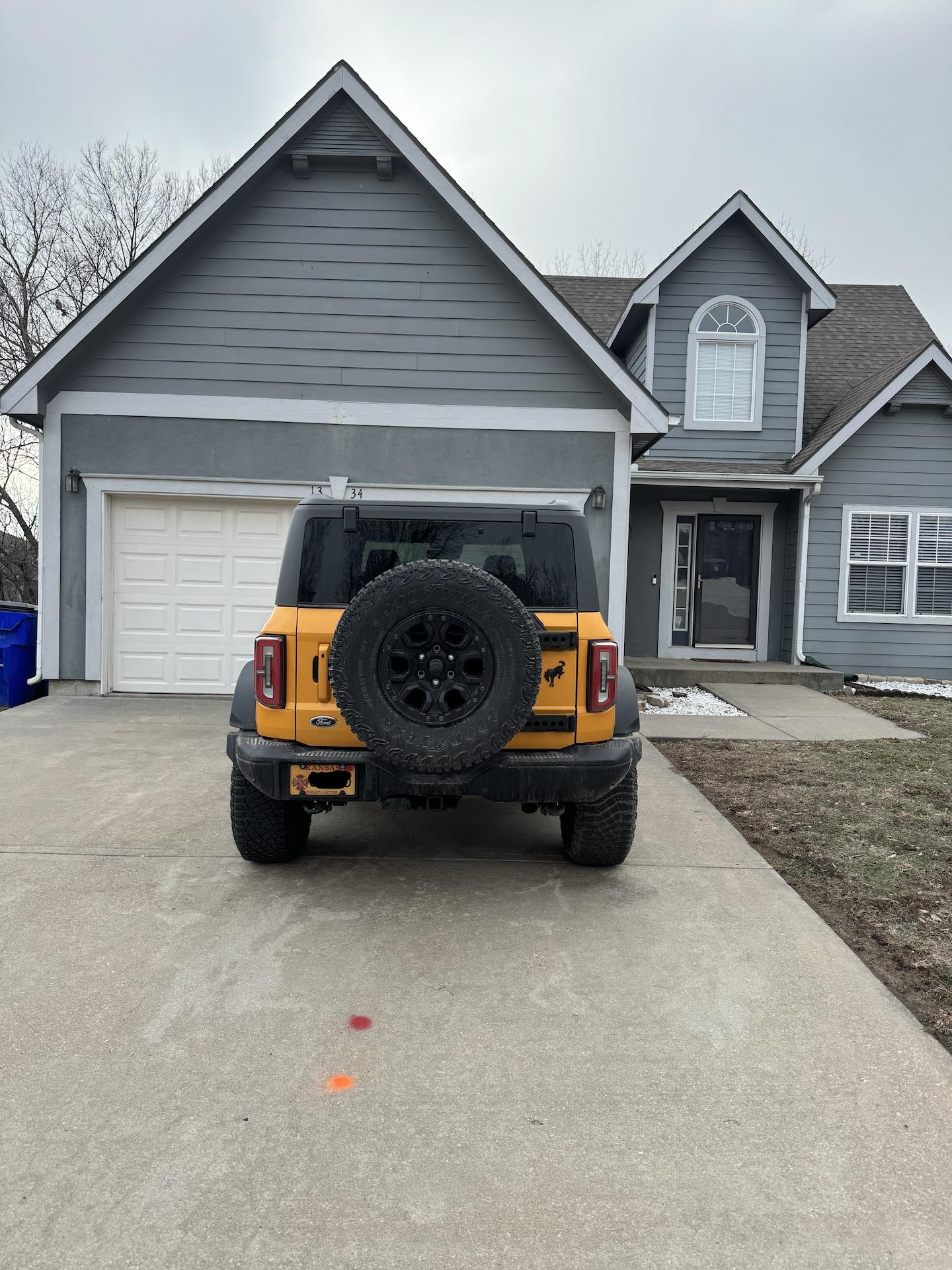 Ford Bronco Looking for Horizontal adjusting tire carrier uuid=8DA39928-4117-47BC-AB0D-CBCEC921DC19&library=1&type=1&mode=2&loc=true&cap=tru