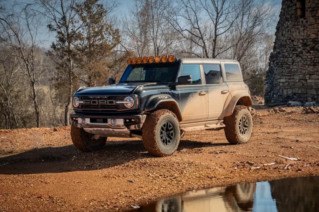 Ford Bronco Arkansas Carbonized Gray 2dr 2023 Wildtrak Build AGB07653-Edit