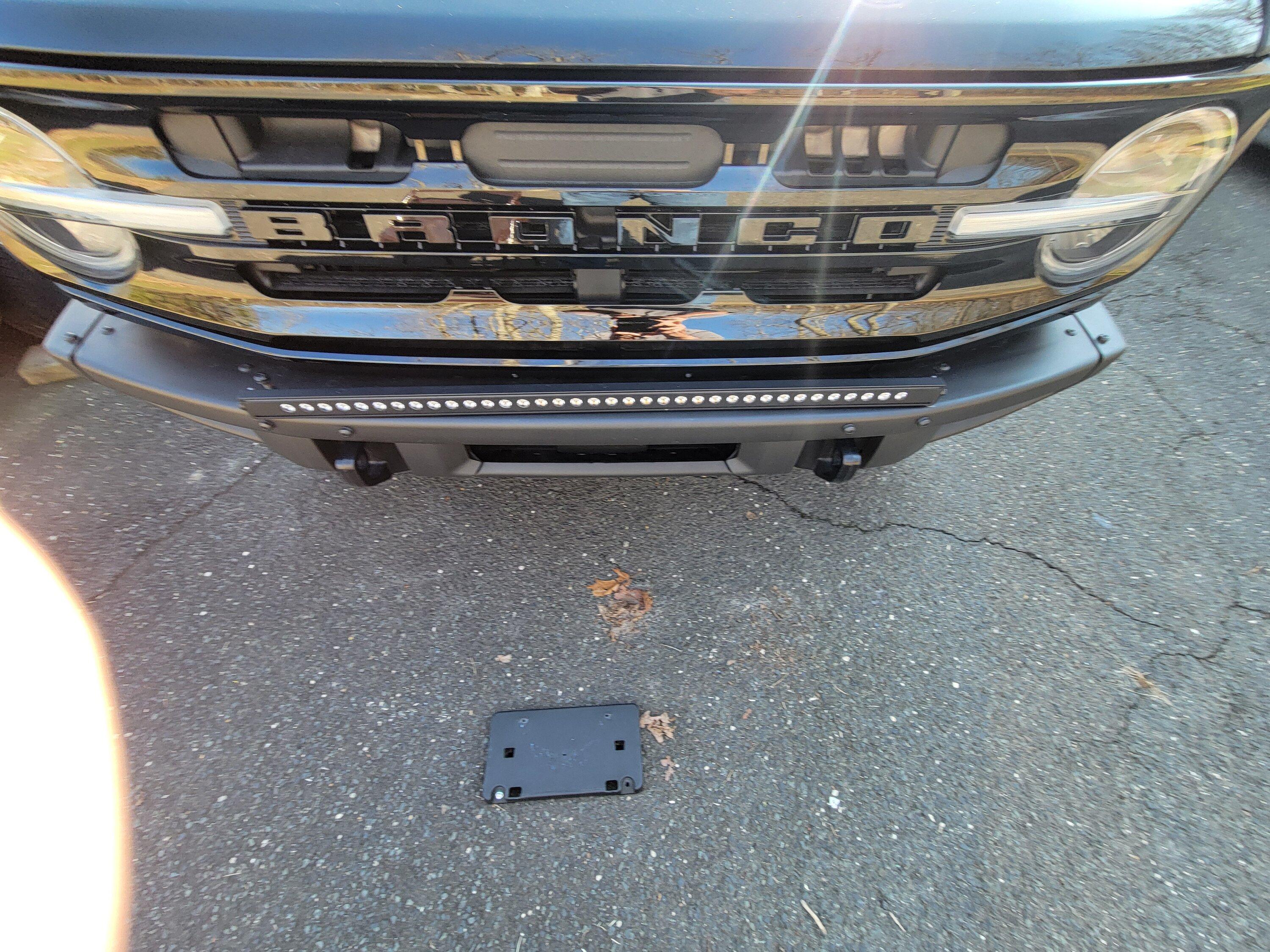 Ford Bronco SHADOW BLACK Bronco Club Front
