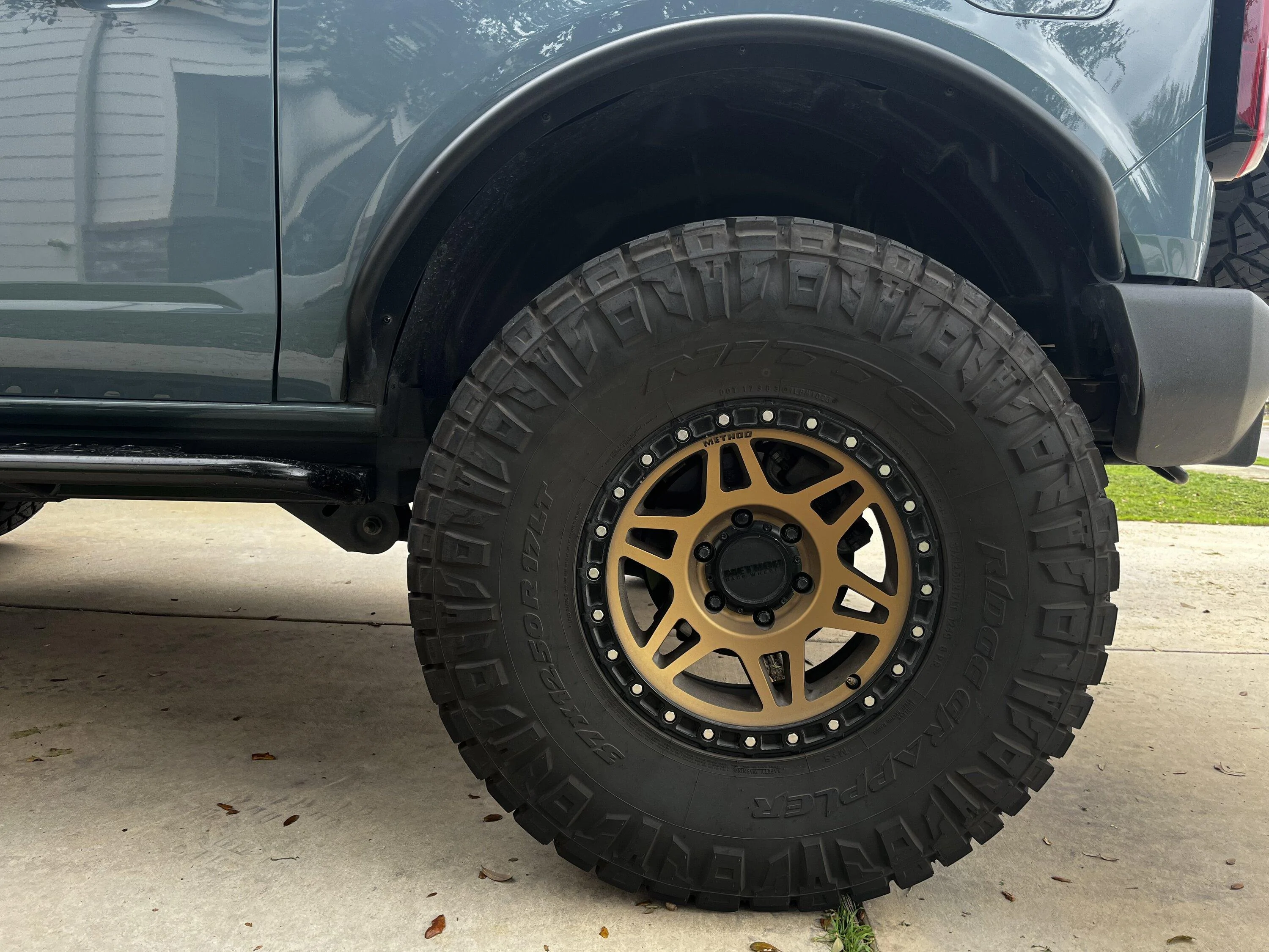 Ford Bronco 37s w method wheels IMG_7815