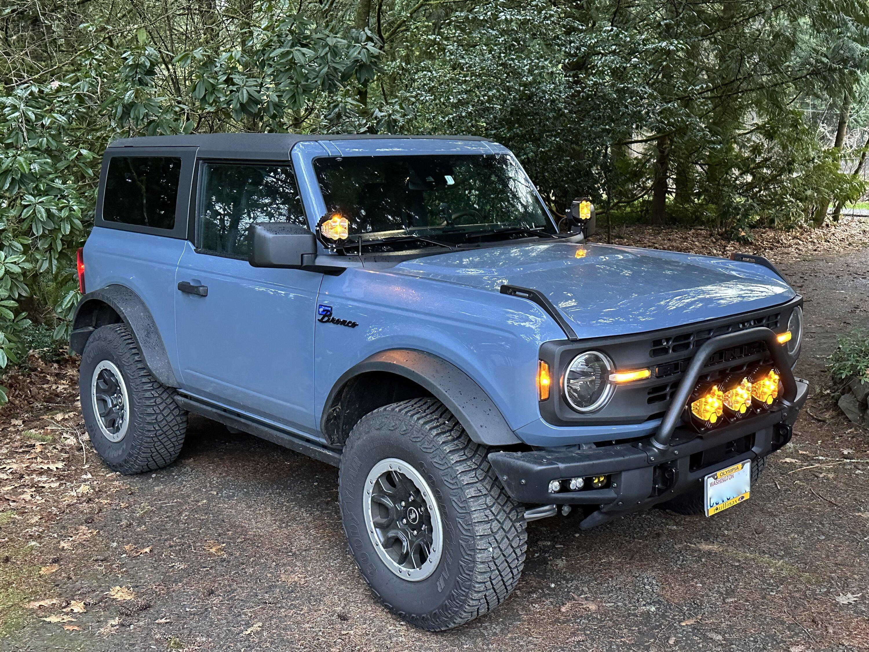 Ford Bronco Anyone running 2 lights on the front bumper? IMG_0258