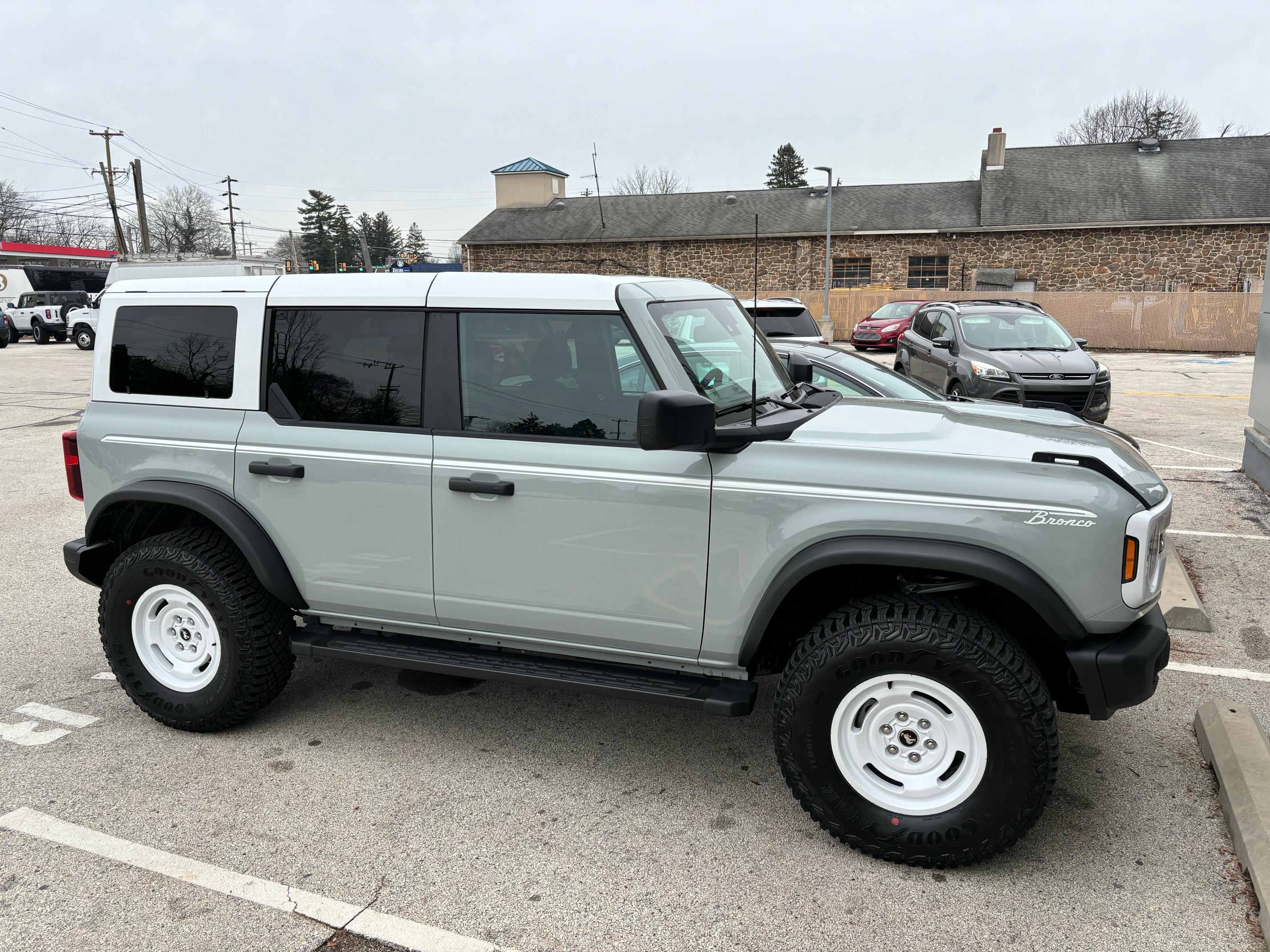 Ford Bronco HERITAGE EDITION Bronco Club image0