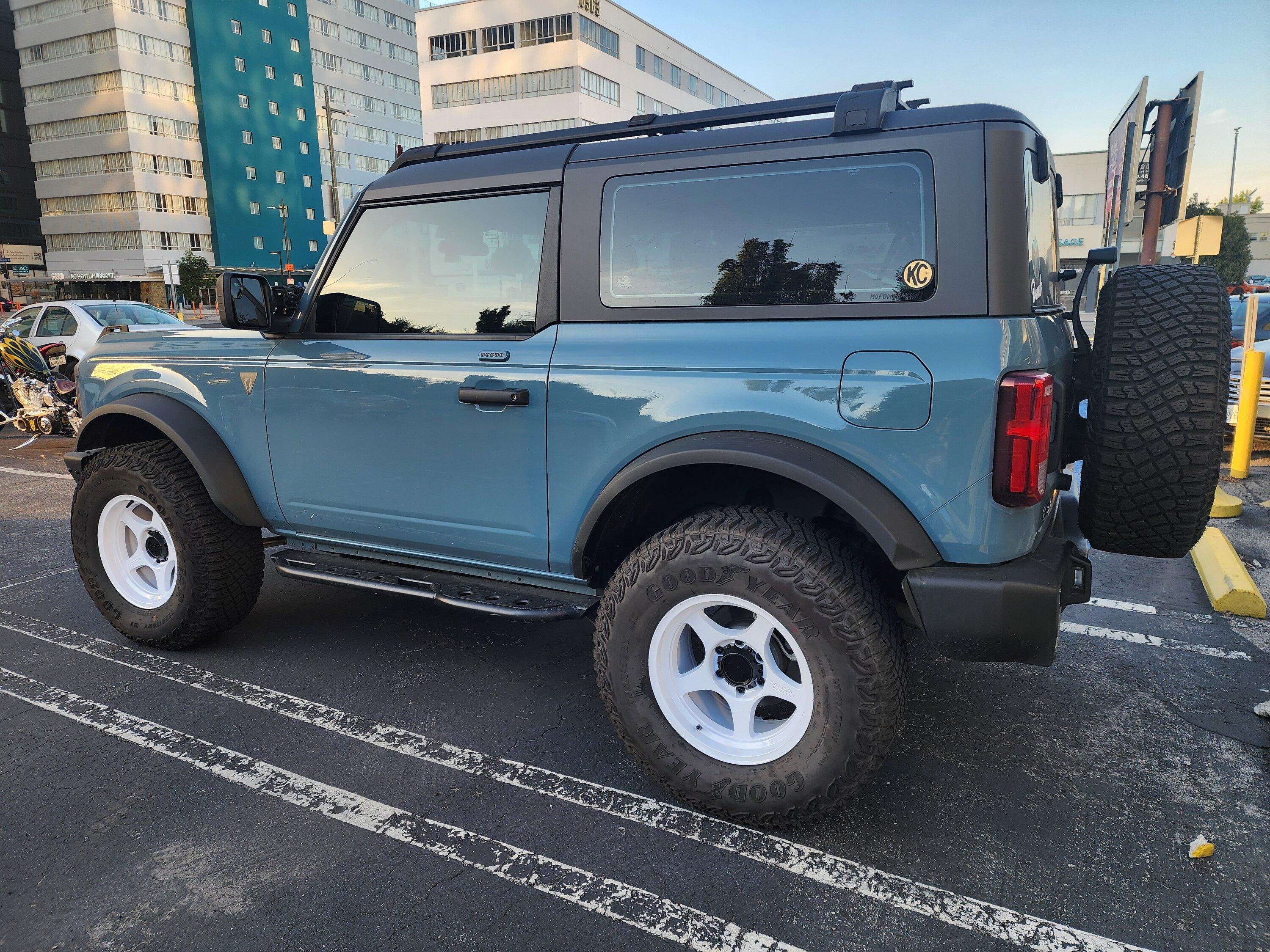 Ford Bronco Finally got some new wheels! 1000018108