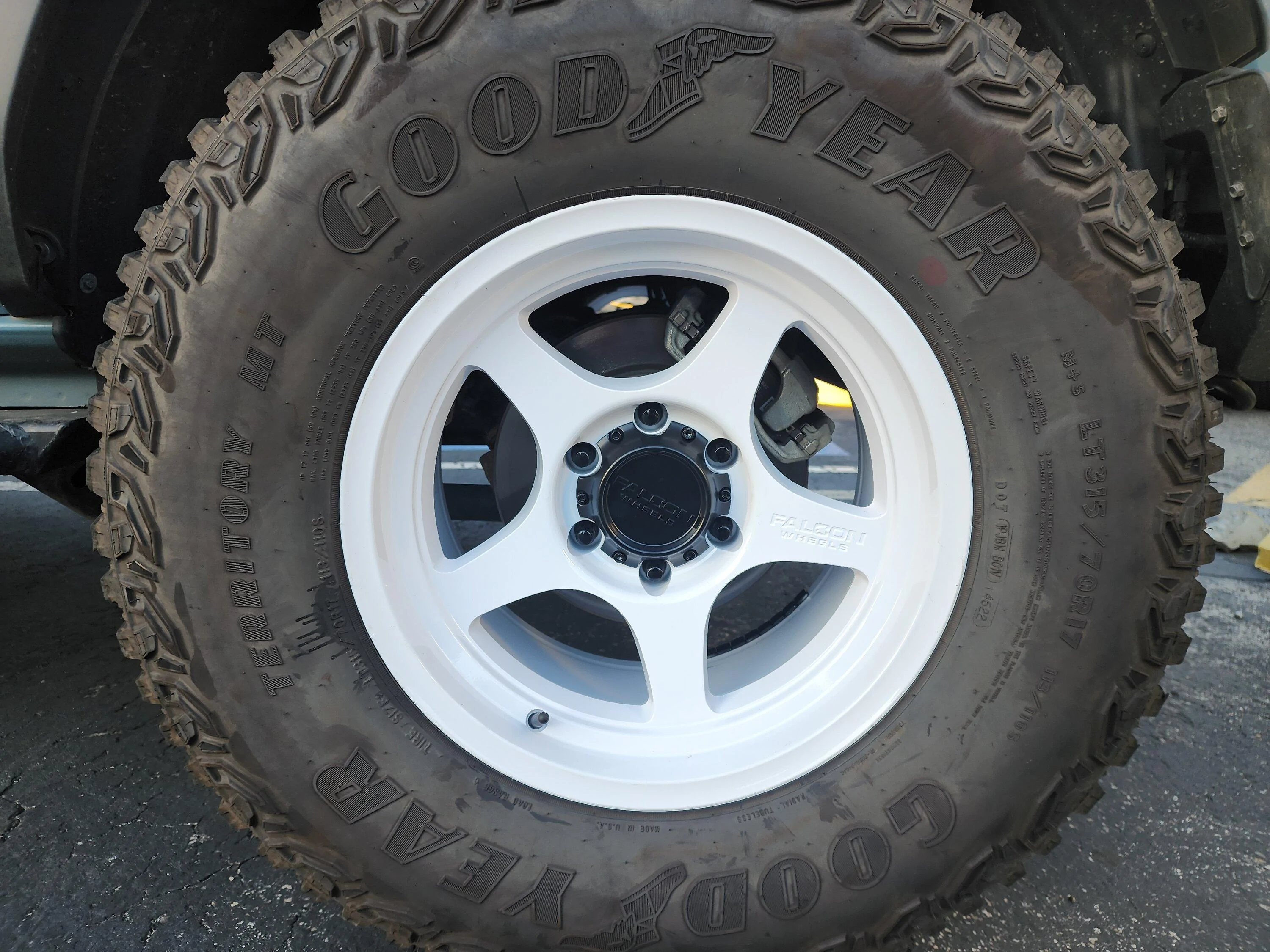 Ford Bronco Finally got some new wheels! 1000018109