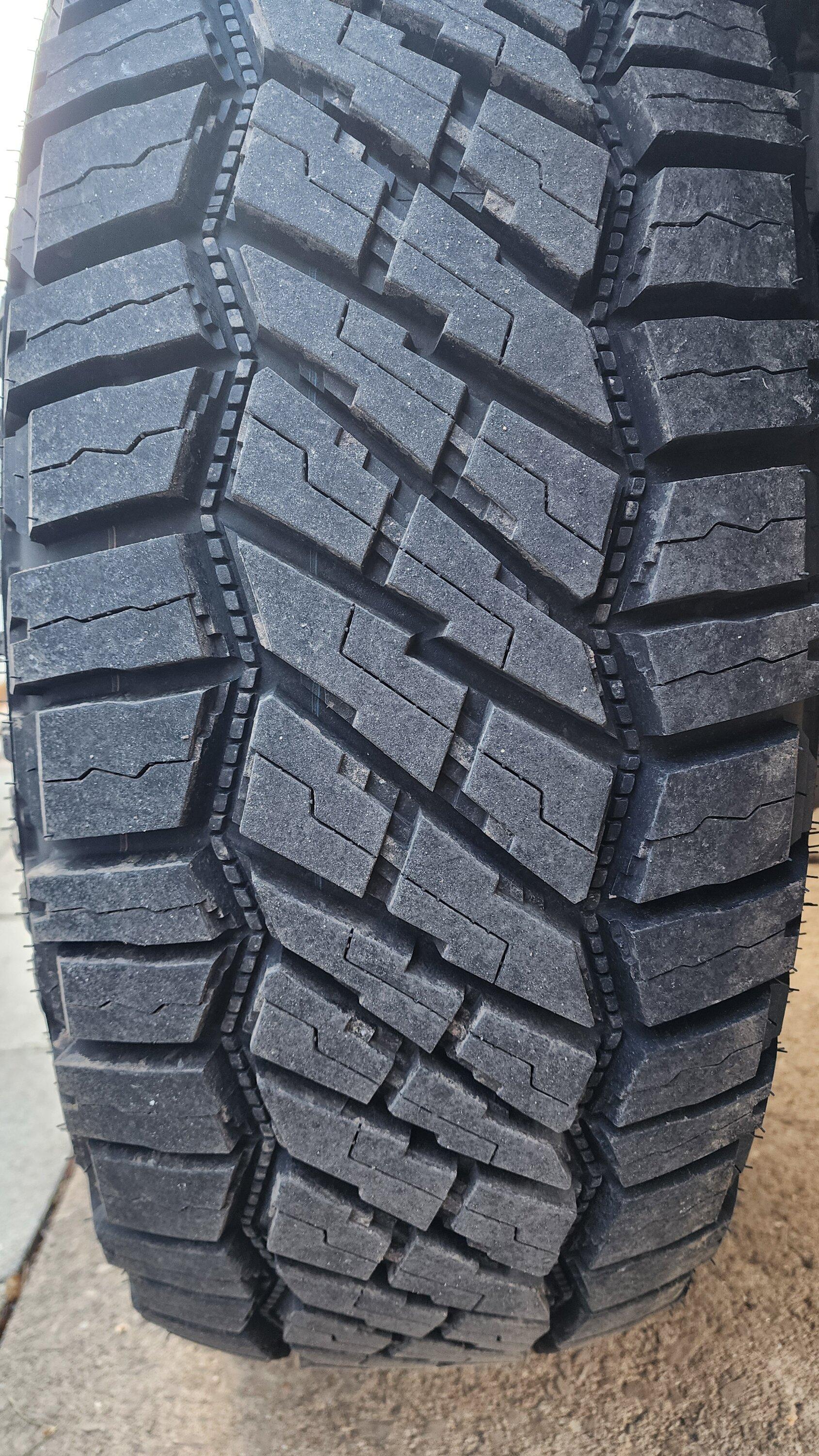 Ford Bronco 37s on method 701 qty5 $1800 20240214_102223