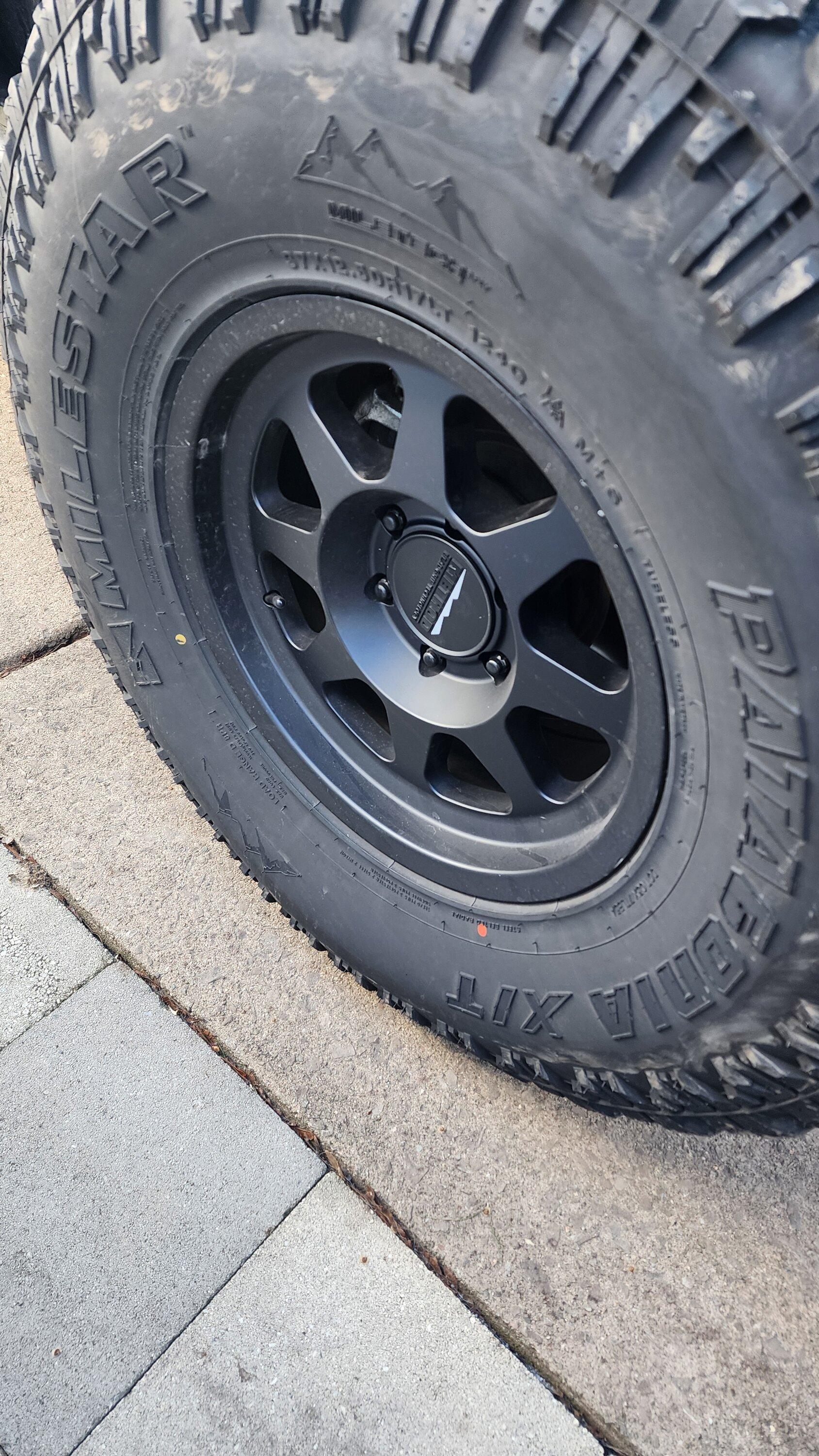 Ford Bronco 37s on method 701 qty5 $1800 20240214_102230