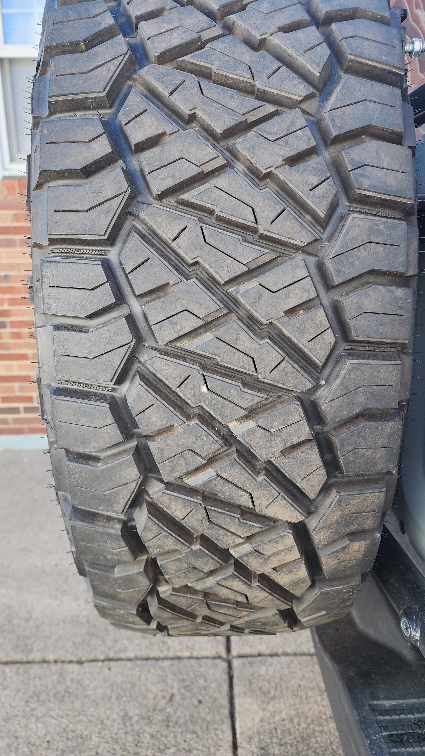 Ford Bronco 37s on method 701 qty5 $1800 20240214_102240