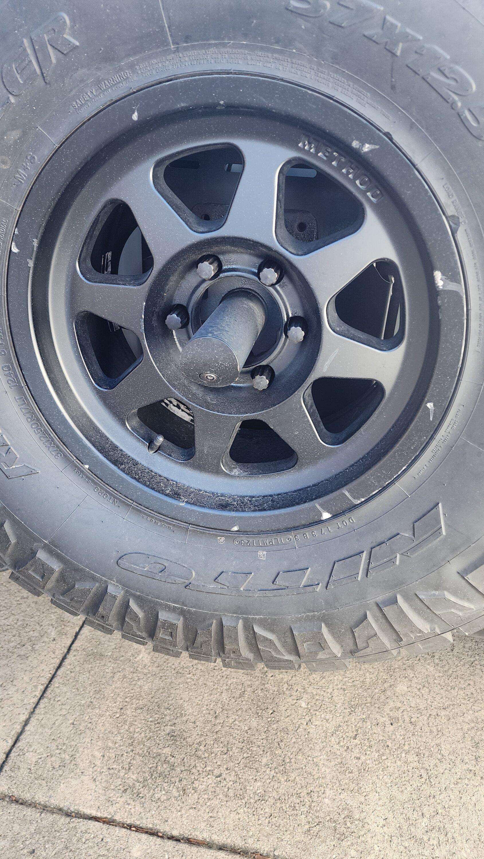 Ford Bronco 37s on method 701 qty5 $1800 20240214_102244