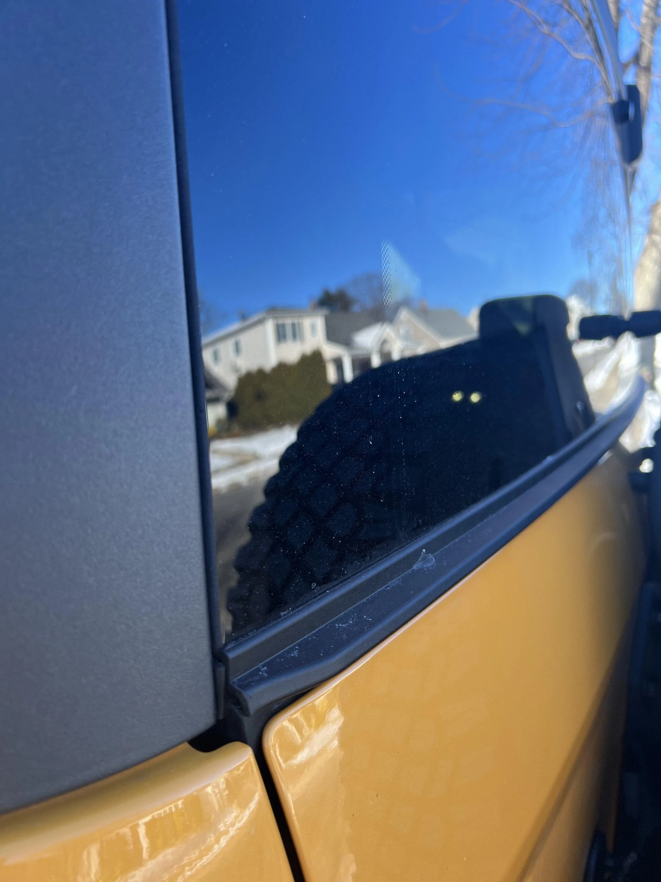 Ford Bronco Bronco hardtop back window issue after replacement IMG_3885