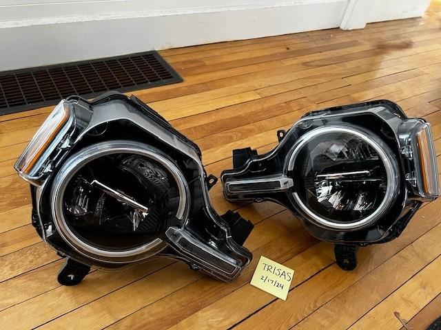 Ford Bronco '24 OEM Base LED Headlights - Price Drop $300 OBO Bronco Headlights